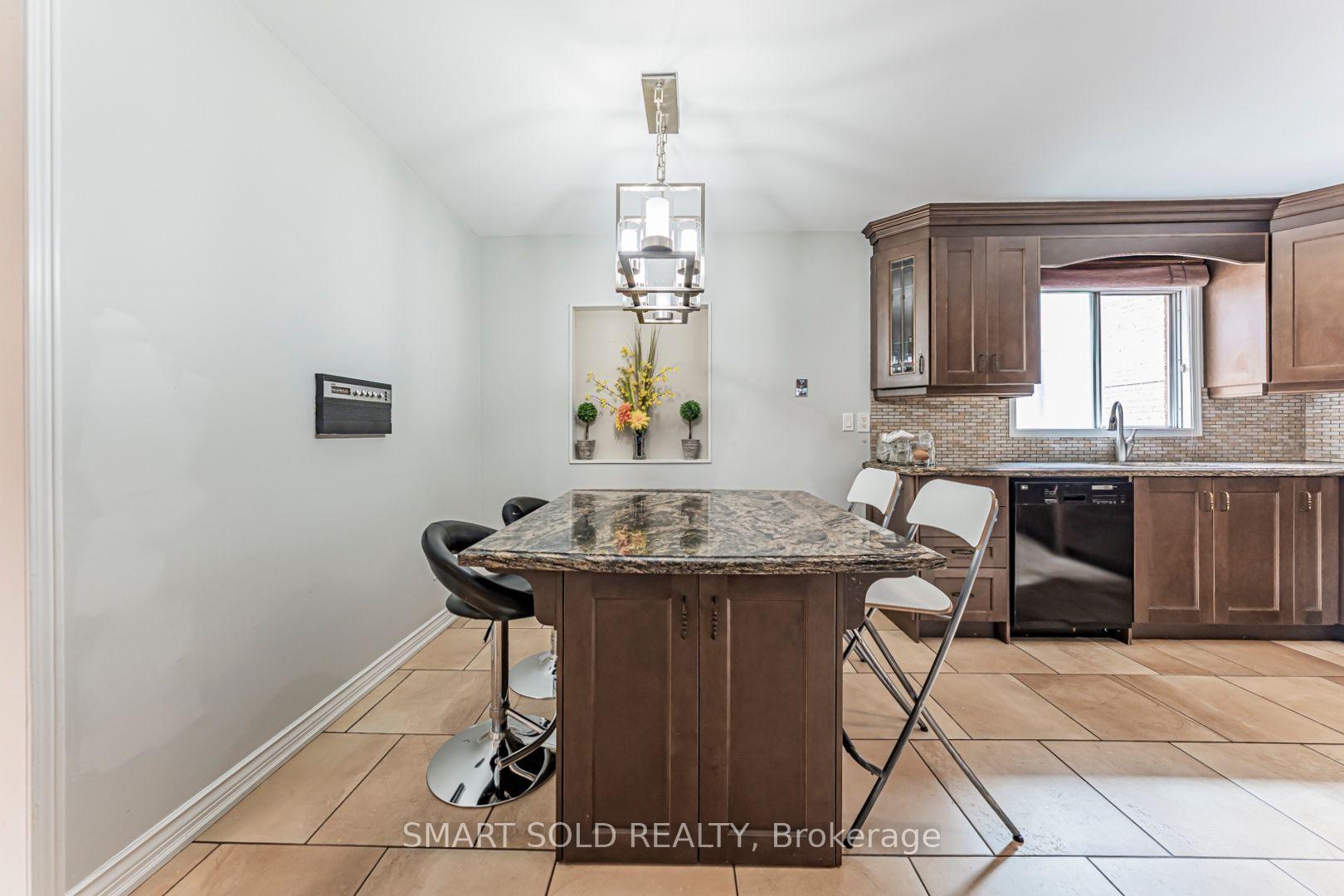 Photo 19 of 148 Castlehill Road, Vaughan, Maple — HOMEH