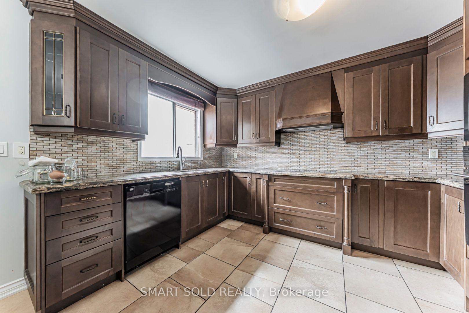 Photo 20 of 148 Castlehill Road, Vaughan, Maple — HOMEH