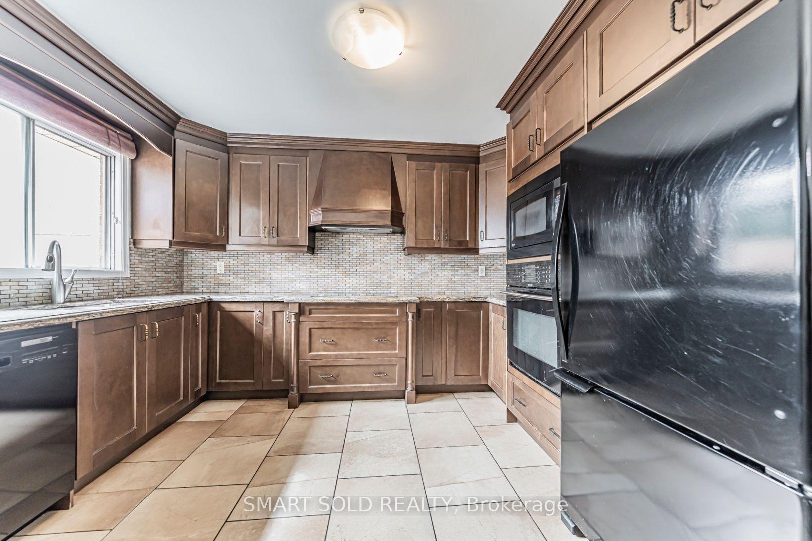 Photo 21 of 148 Castlehill Road, Vaughan, Maple — HOMEH