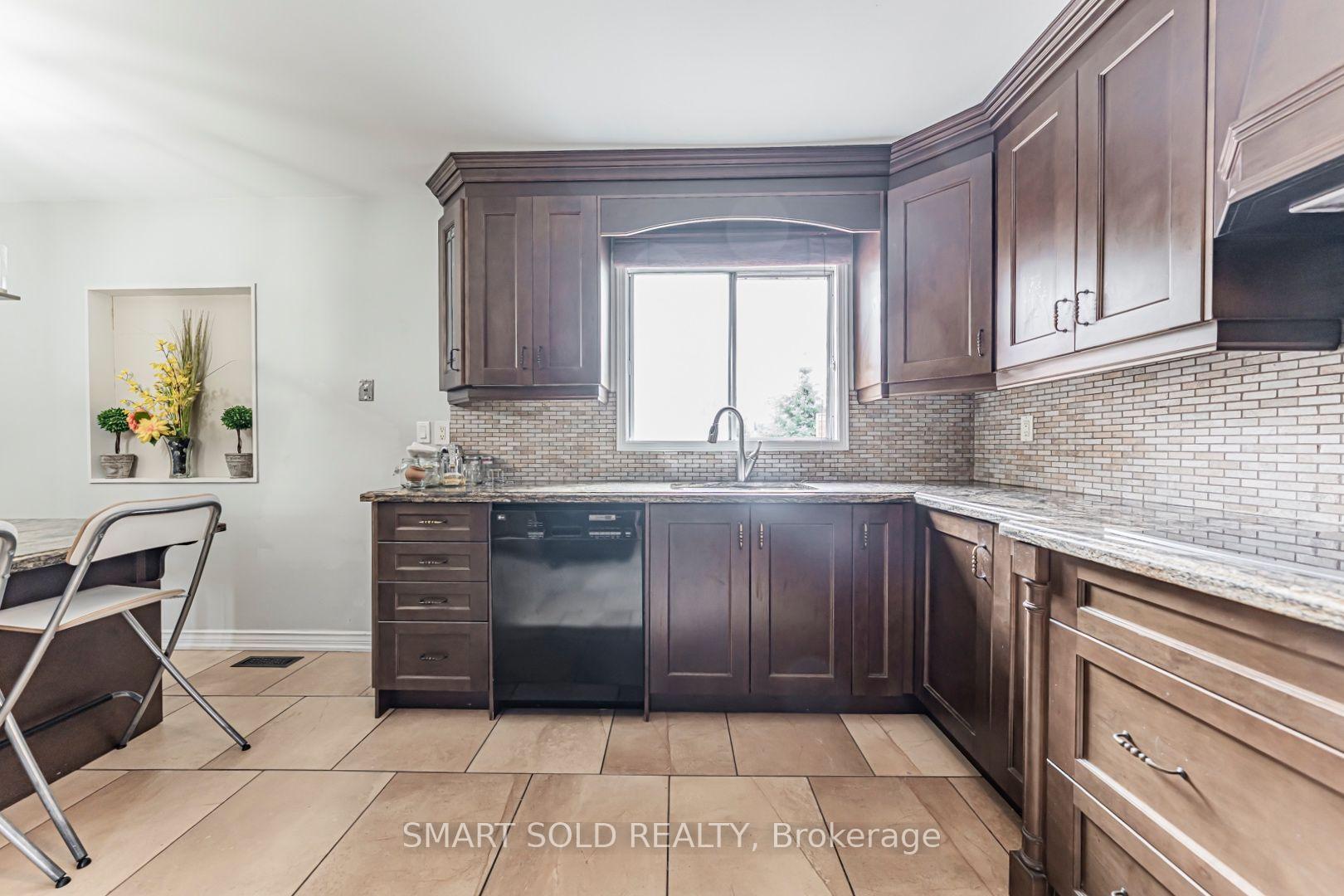 Photo 23 of 148 Castlehill Road, Vaughan, Maple — HOMEH