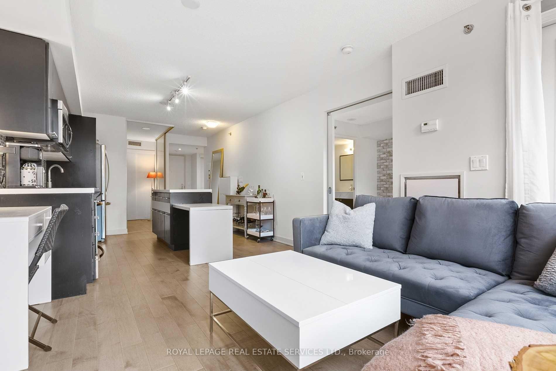 Photo 2 of Unit 430, 21 Nelson Street, Toronto, Waterfront Communities — HOMEH