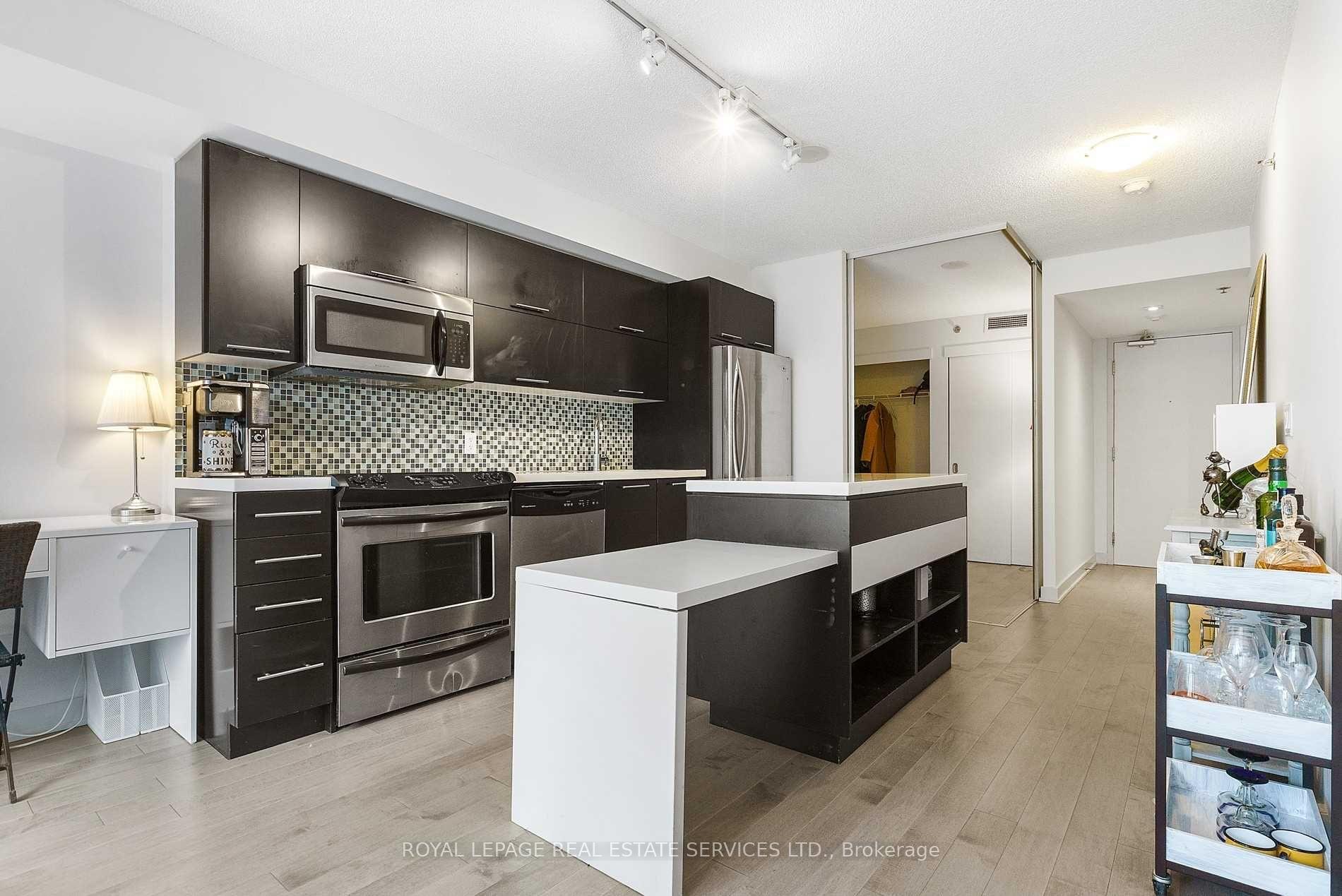 Photo 5 of Unit 430, 21 Nelson Street, Toronto, Waterfront Communities — HOMEH