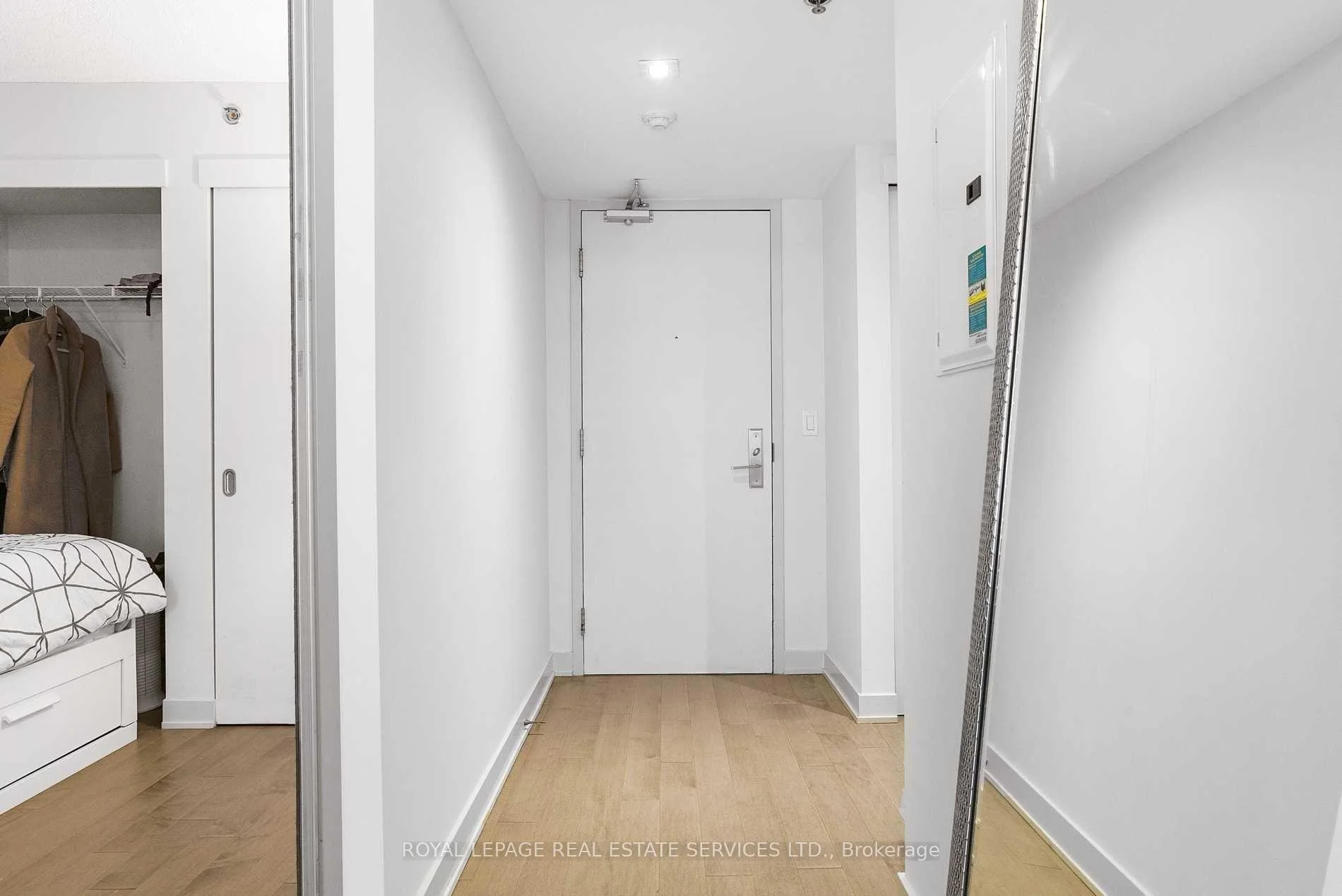 Photo 4 of Unit 430, 21 Nelson Street, Toronto, Waterfront Communities — HOMEH