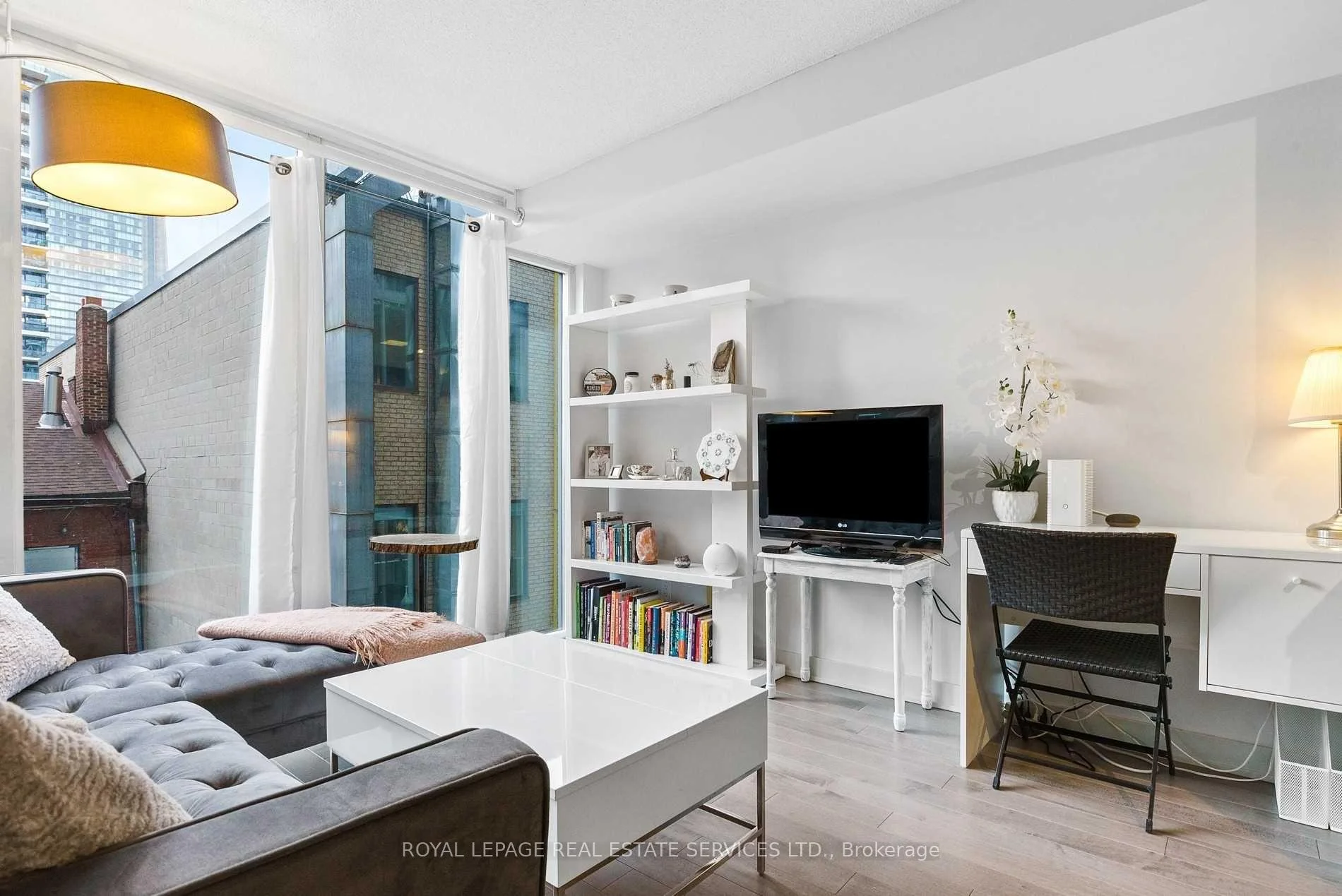 Photo 6 of Unit 430, 21 Nelson Street, Toronto, Waterfront Communities — HOMEH