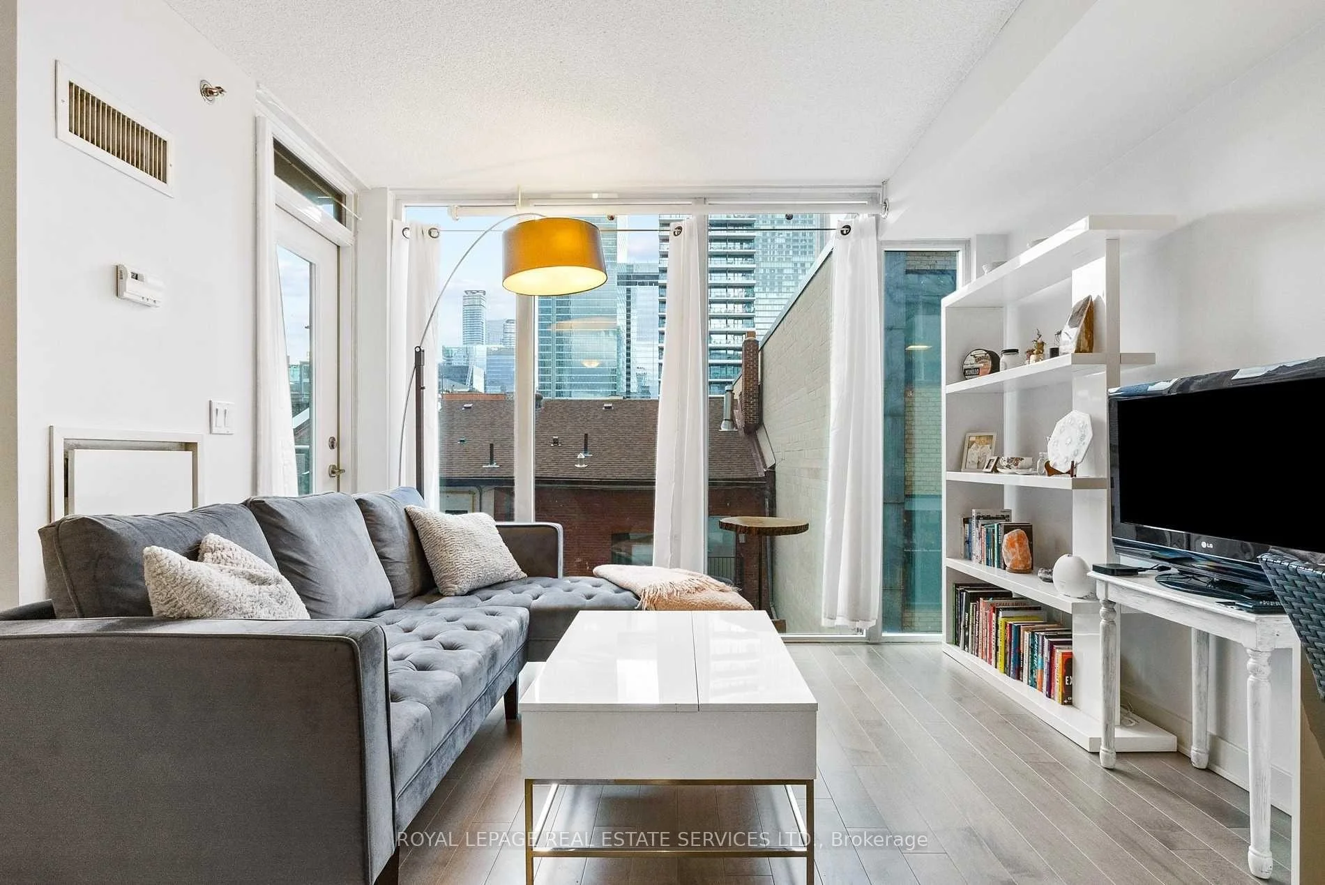 Photo 7 of Unit 430, 21 Nelson Street, Toronto, Waterfront Communities — HOMEH