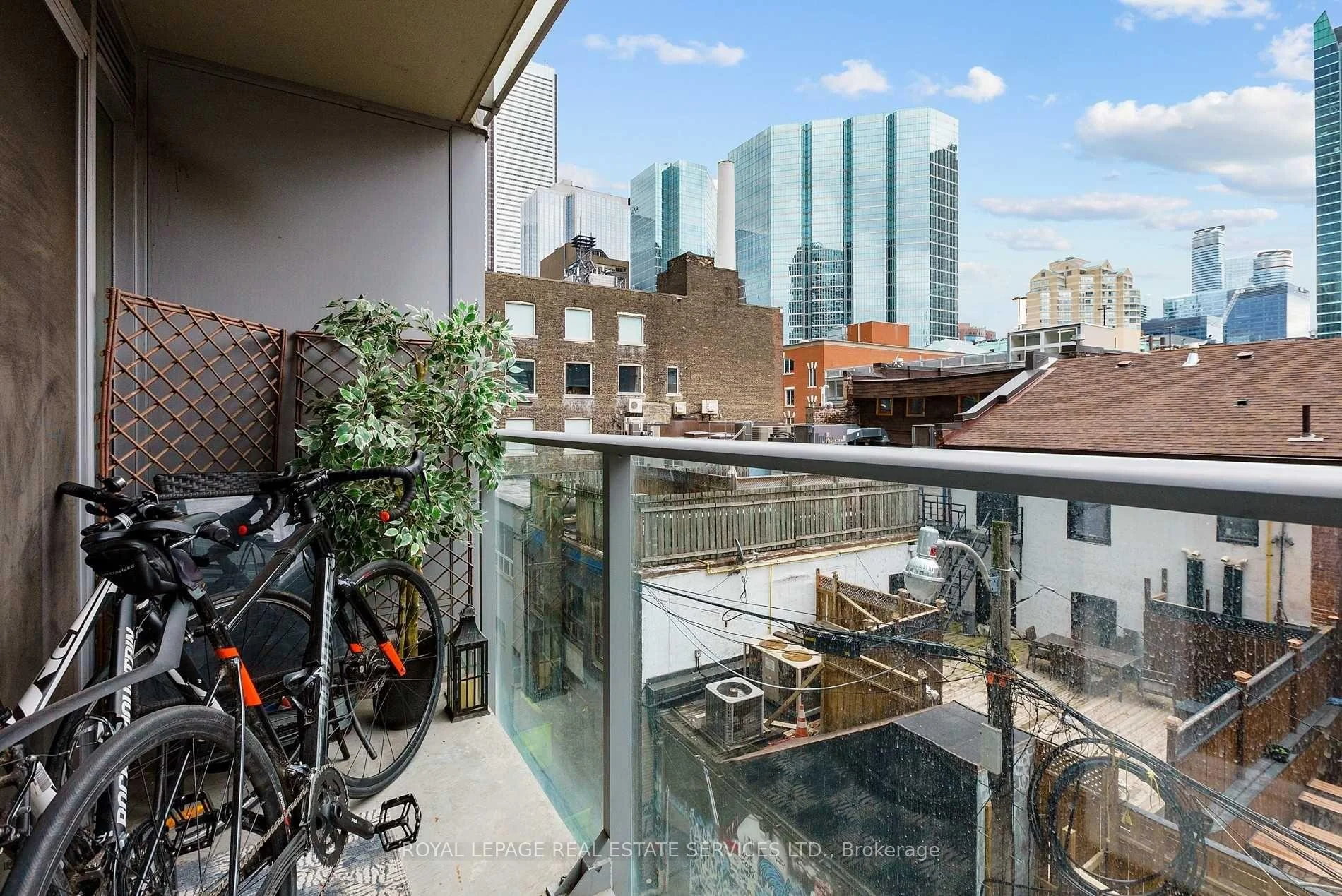 Photo 12 of Unit 430, 21 Nelson Street, Toronto, Waterfront Communities — HOMEH