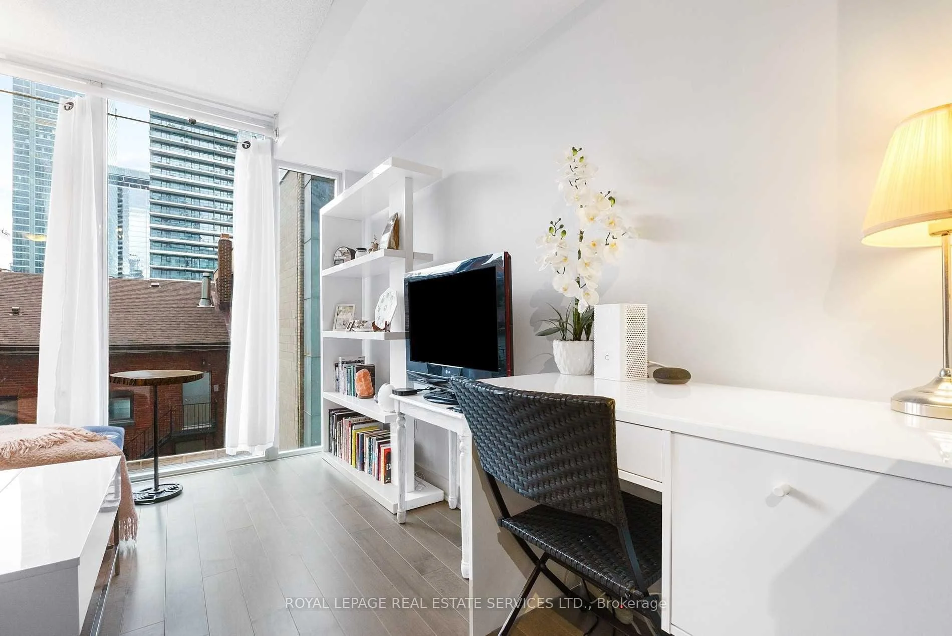Photo 13 of Unit 430, 21 Nelson Street, Toronto, Waterfront Communities — HOMEH