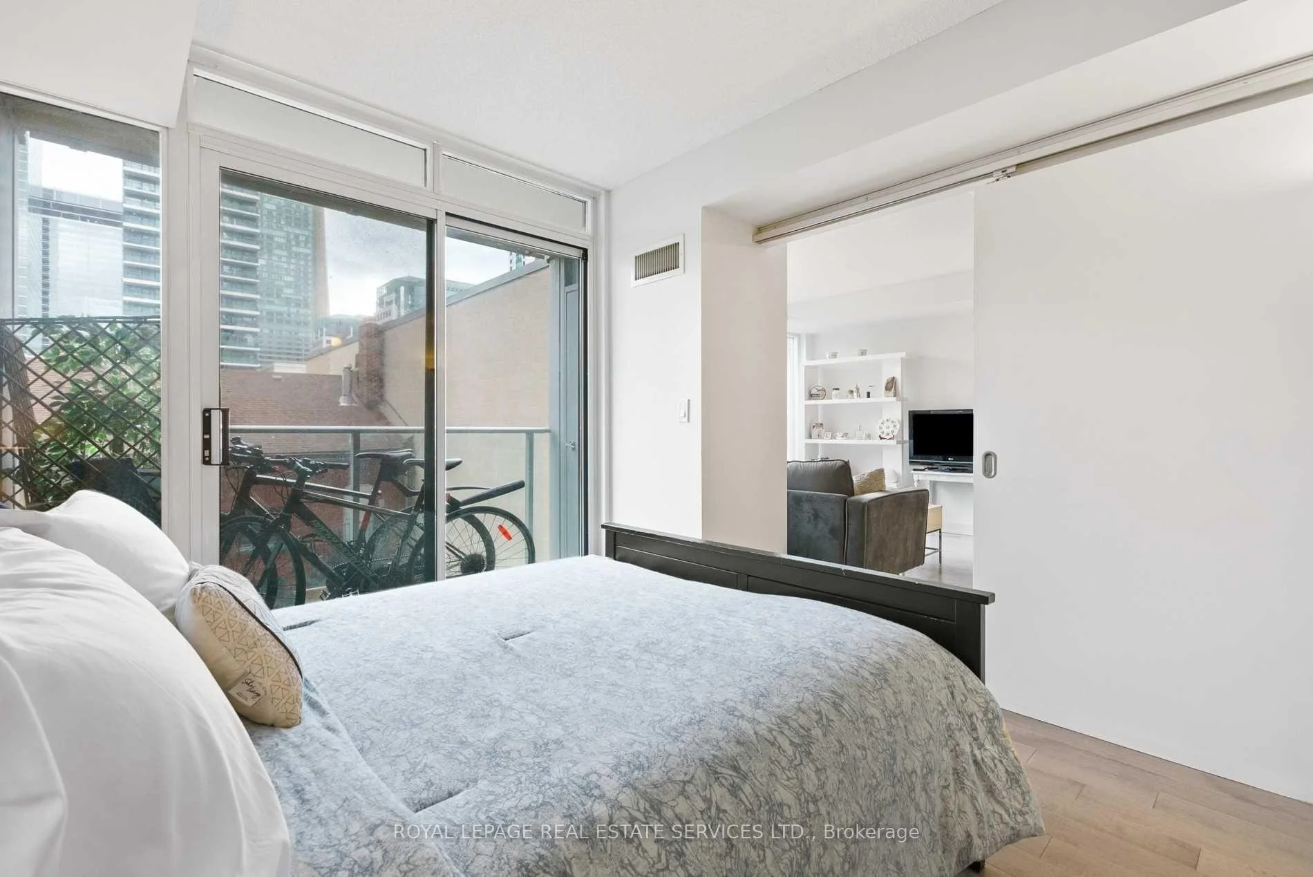 Photo 27 of Unit 430, 21 Nelson Street, Toronto, Waterfront Communities — HOMEH