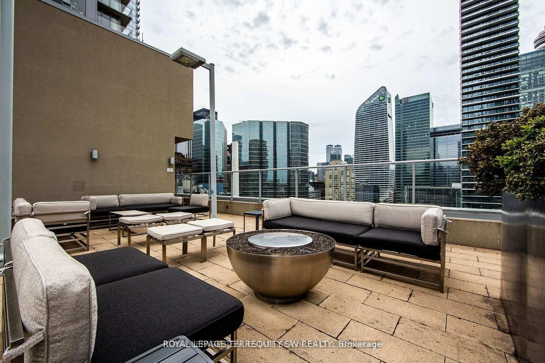 Photo 46 of Unit 430, 21 Nelson Street, Toronto, Waterfront Communities — HOMEH