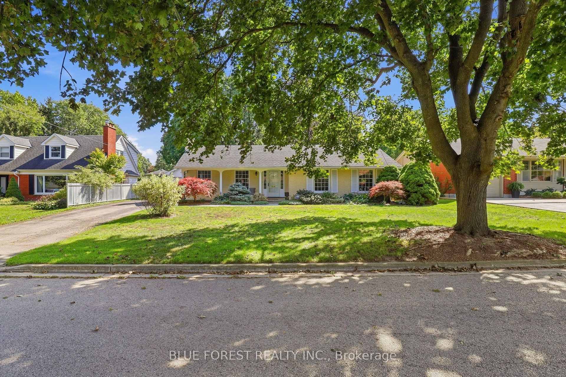 Photo 2 of 465 Averill Crescent, London, South G — HOMEH