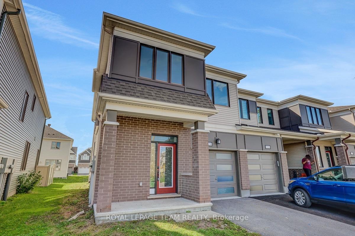 Photo 3 of 721 Megrez Way, Ottawa, Barrhaven - Half Moon Bay — HOMEH