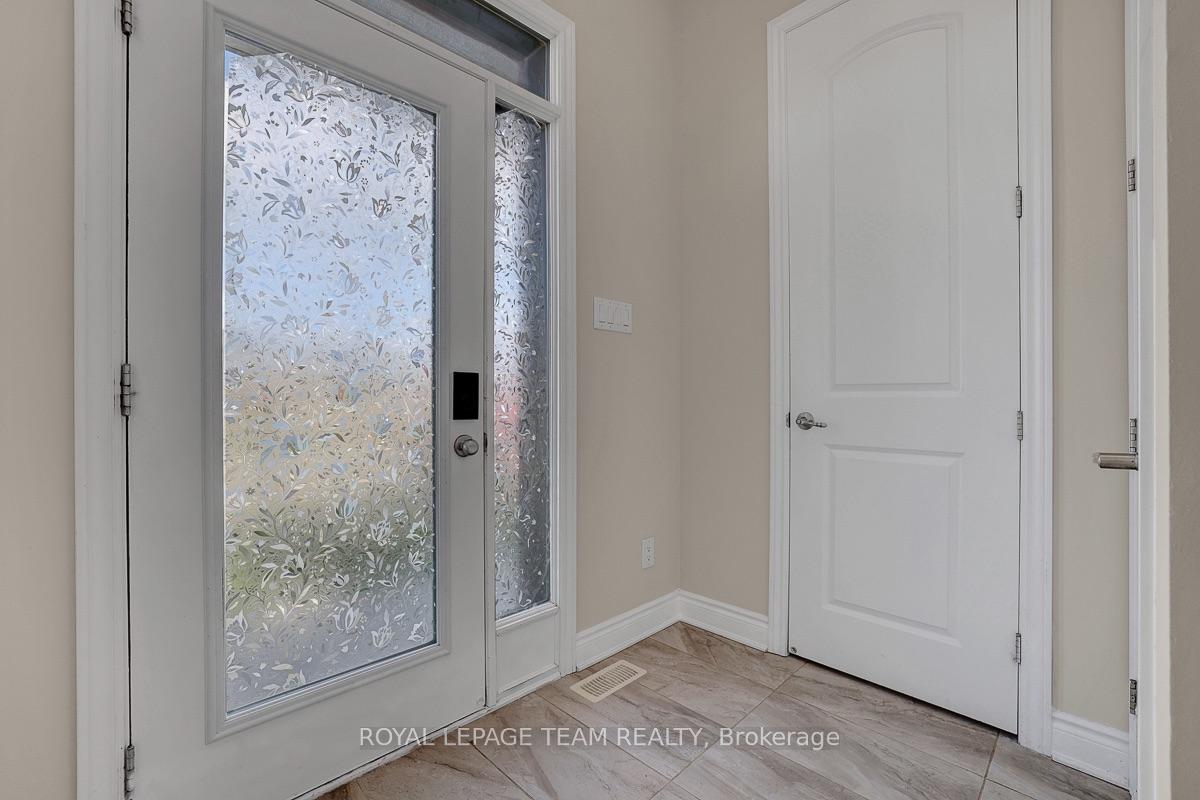 Photo 5 of 721 Megrez Way, Ottawa, Barrhaven - Half Moon Bay — HOMEH