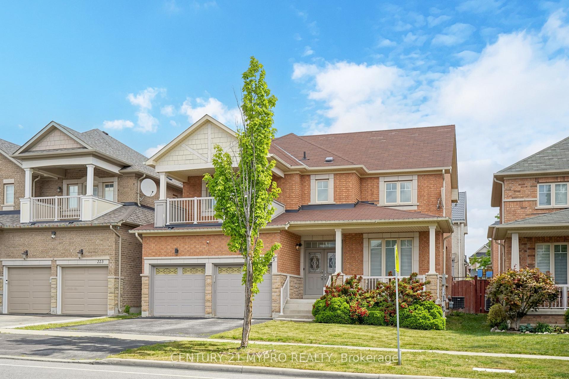 Photo 2 of 225 Silver Maple Road, Richmond Hill, Jefferson — HOMEH