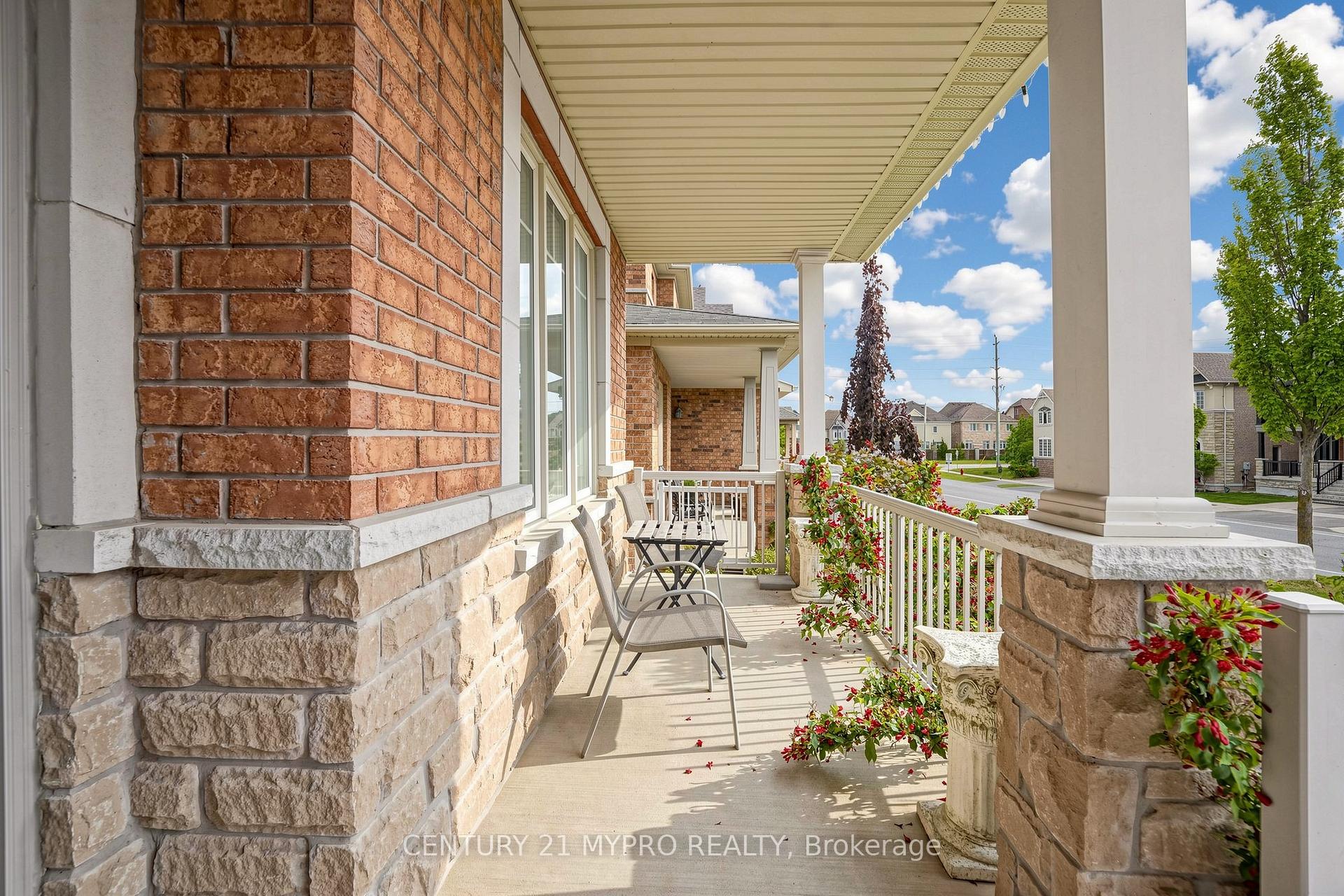 Photo 4 of 225 Silver Maple Road, Richmond Hill, Jefferson — HOMEH