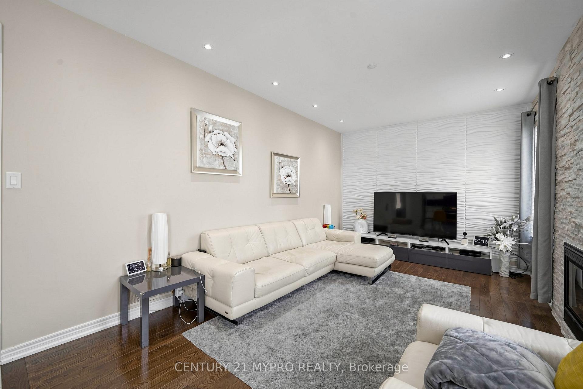 Photo 5 of 225 Silver Maple Road, Richmond Hill, Jefferson — HOMEH
