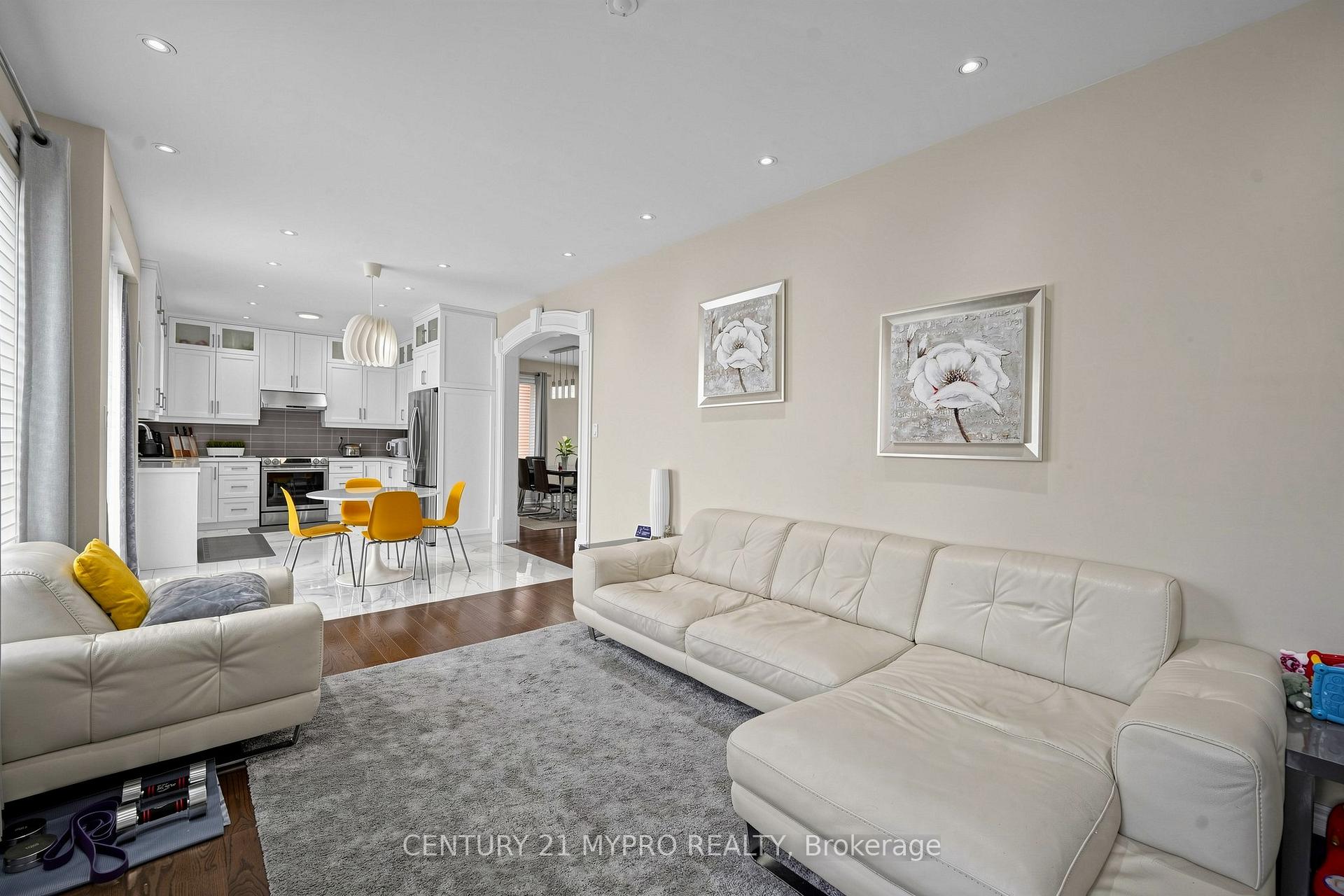 Photo 7 of 225 Silver Maple Road, Richmond Hill, Jefferson — HOMEH