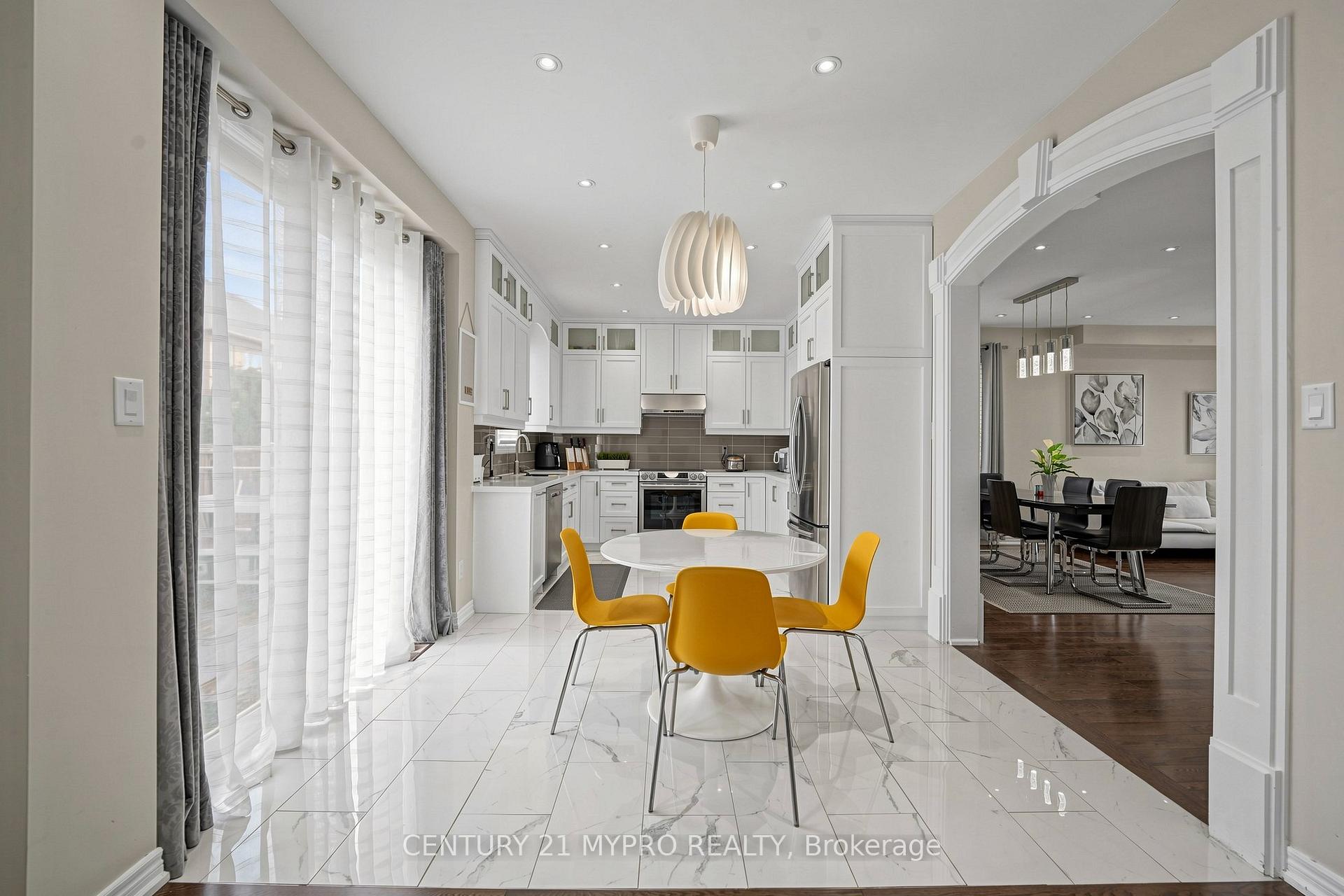 Photo 9 of 225 Silver Maple Road, Richmond Hill, Jefferson — HOMEH