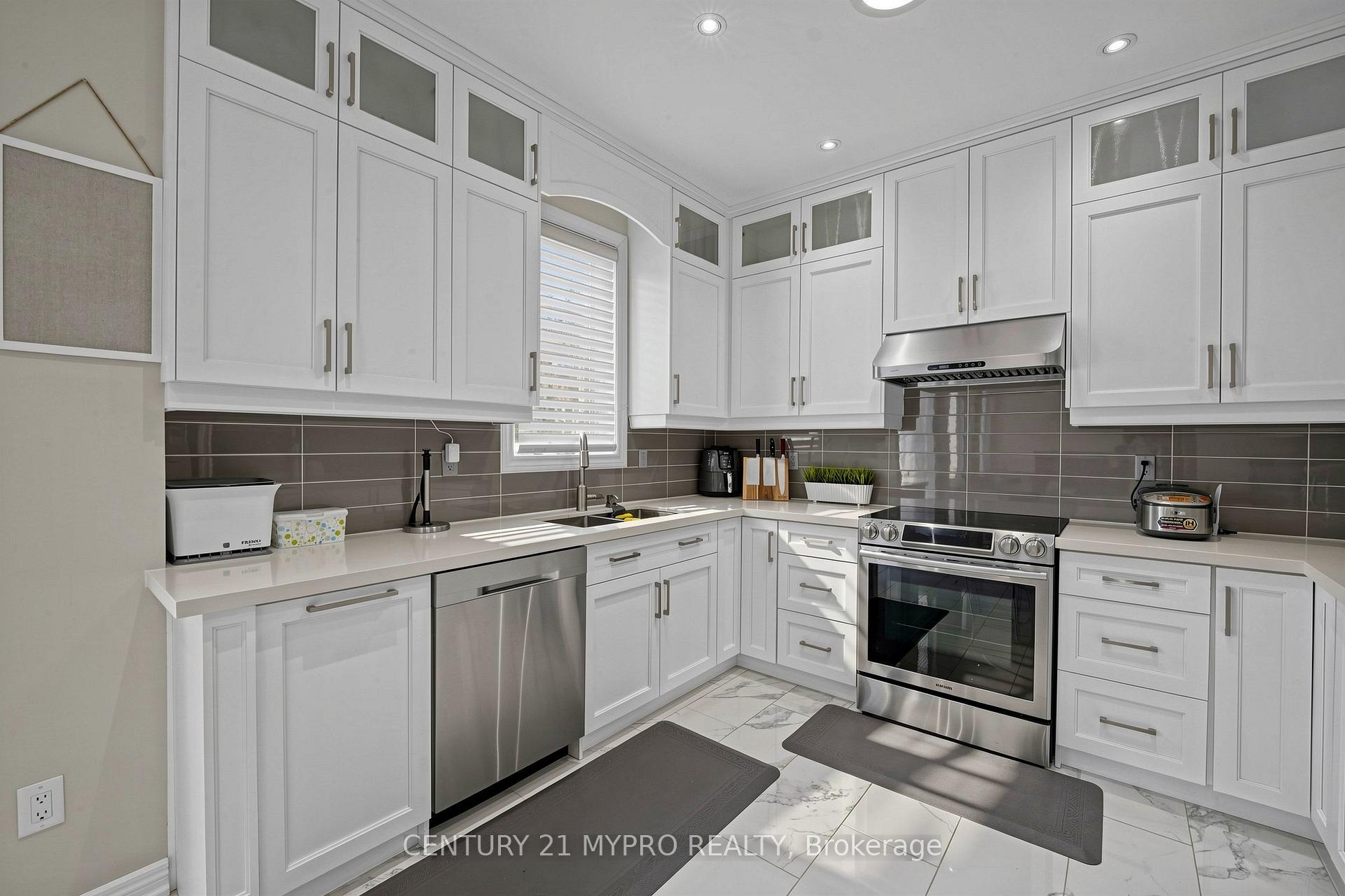 Photo 11 of 225 Silver Maple Road, Richmond Hill, Jefferson — HOMEH