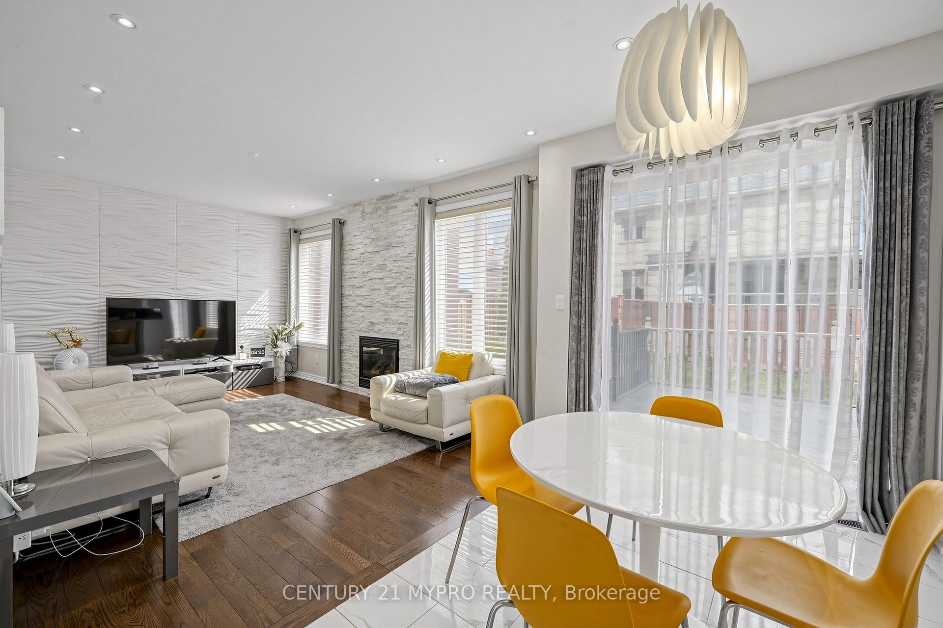 Photo 12 of 225 Silver Maple Road, Richmond Hill, Jefferson — HOMEH