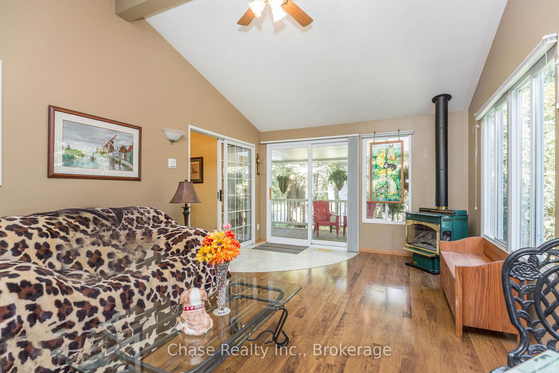 Photo 10 of 36 Topaz Street, Wasaga Beach — HOMEH