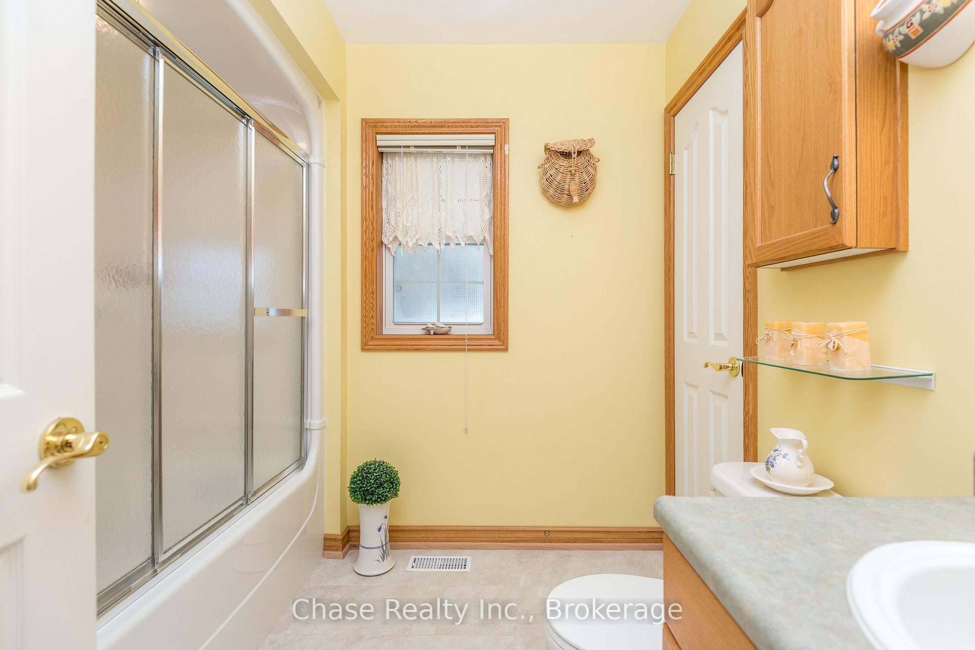 Photo 11 of 36 Topaz Street, Wasaga Beach — HOMEH