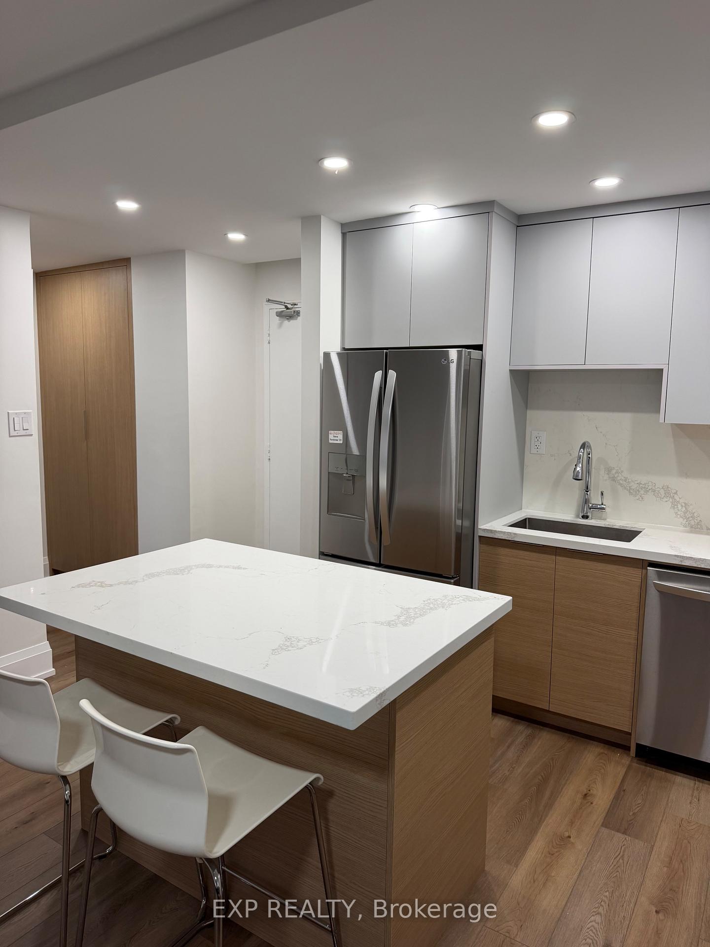 Photo 3 of Unit 404, 60 Montclair Avenue, Toronto, Forest Hill South — HOMEH