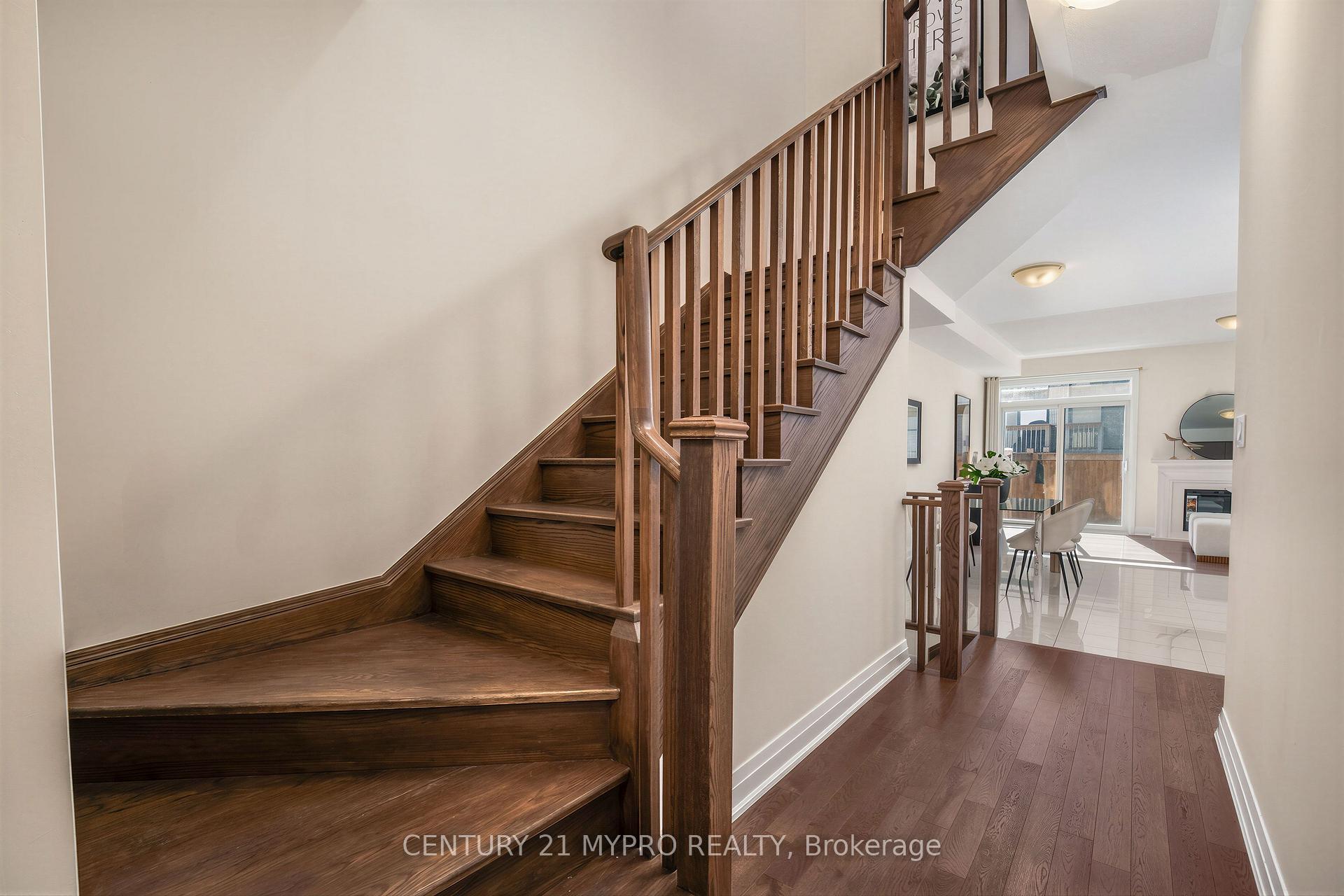 Photo 4 of 105 McCague Avenue, Richmond Hill, Rural Richmond Hill — HOMEH