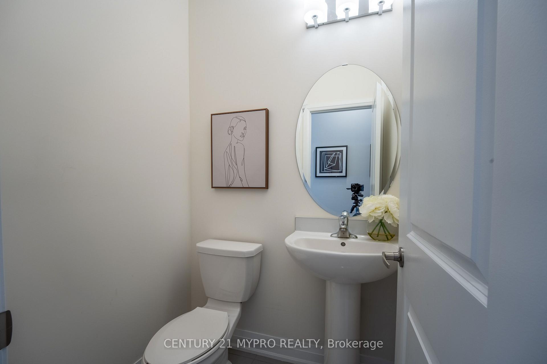 Photo 6 of 105 McCague Avenue, Richmond Hill, Rural Richmond Hill — HOMEH