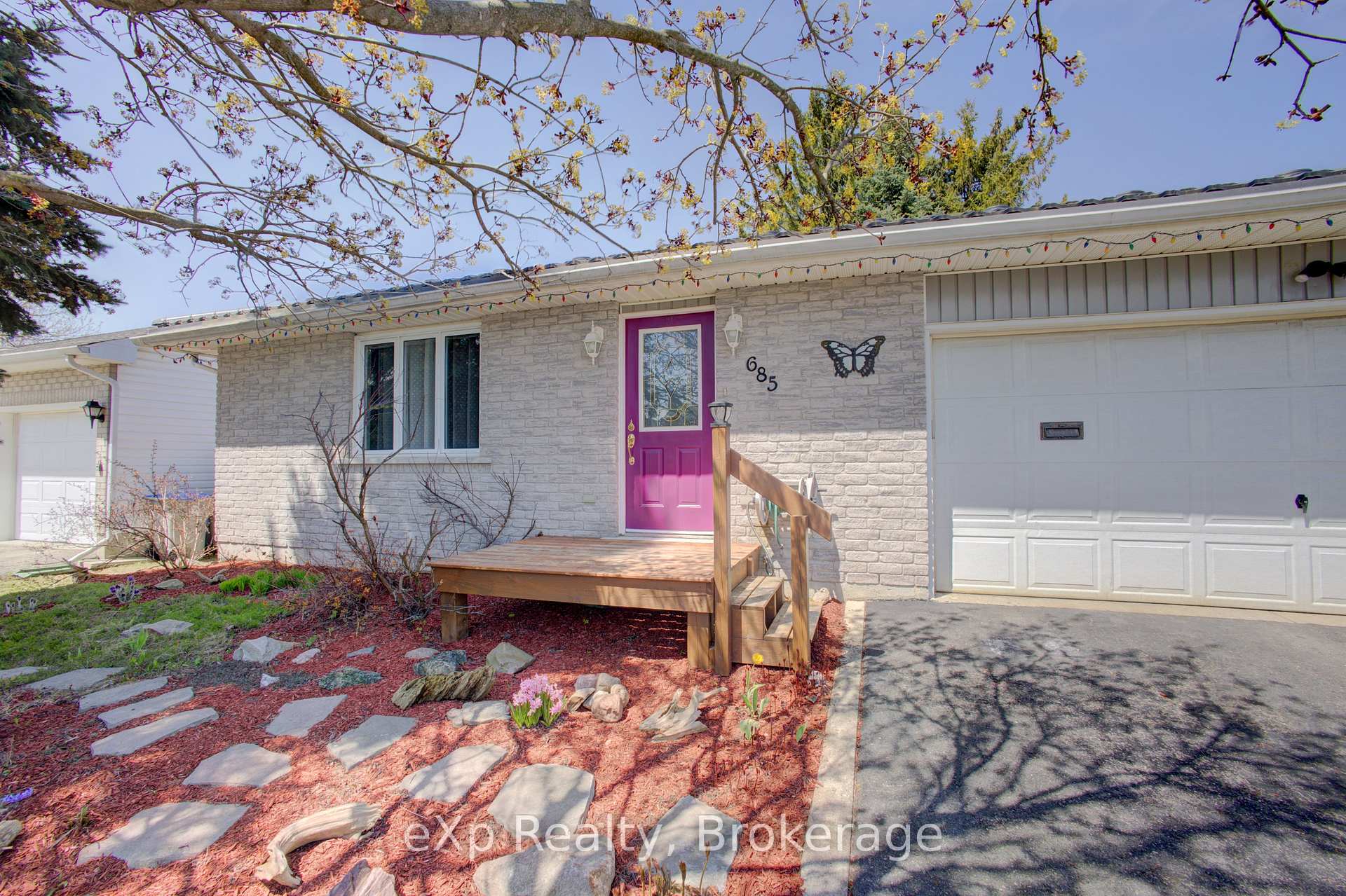 Photo 4 of 685 Reserve Avenue S, North Perth, Listowel — HOMEH