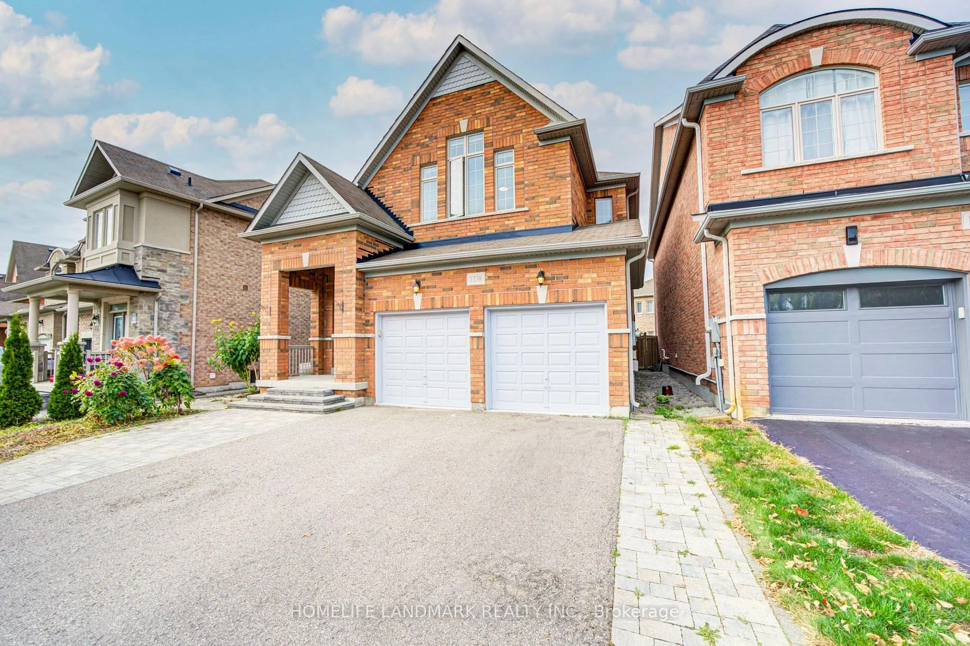 Photo 2 of 1238 Atkins Drive, Newmarket, Stonehaven-Wyndham — HOMEH