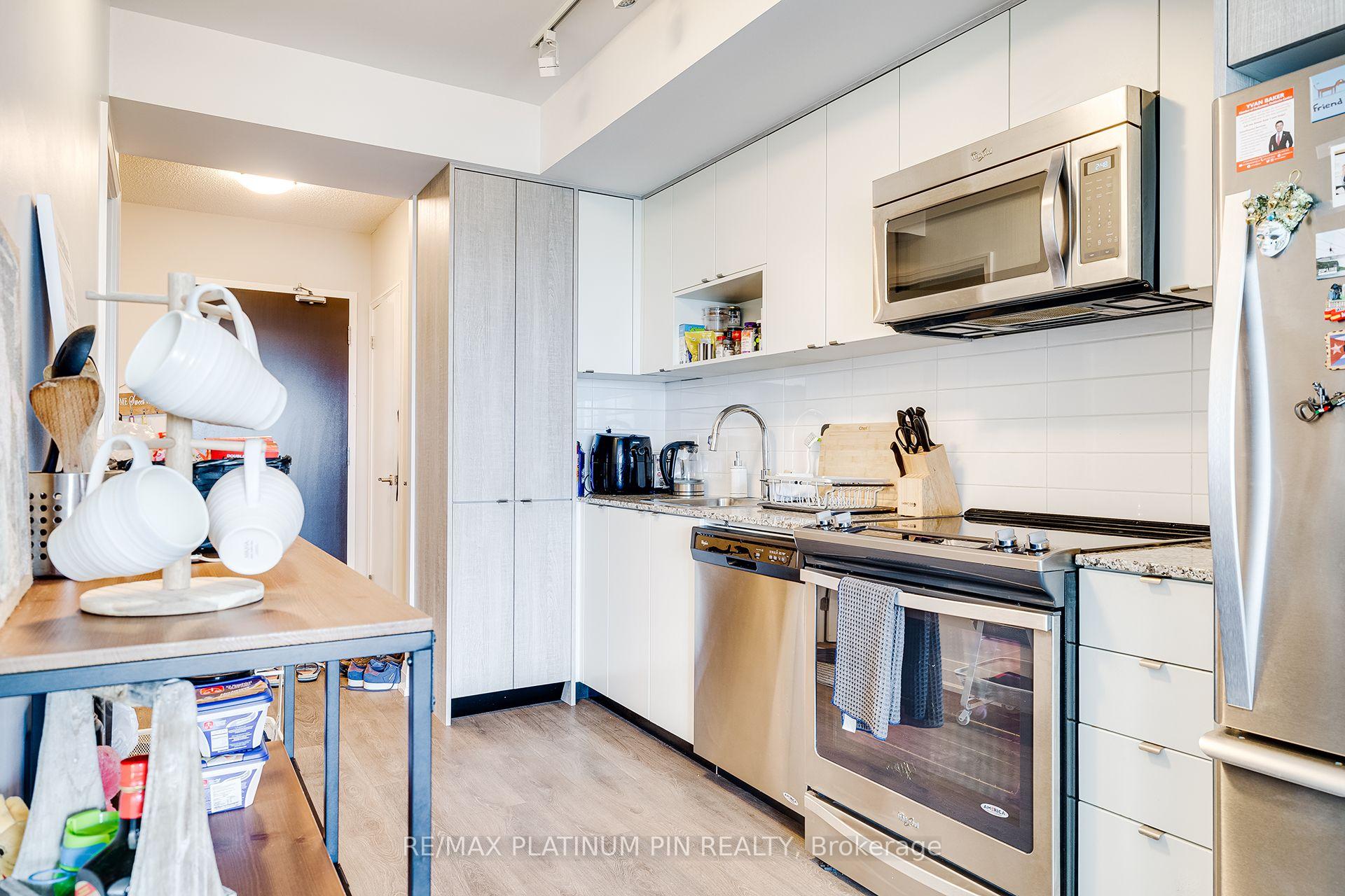 Photo 4 of Unit 2405, 9 Valhalla Inn Road, Etobicoke, Islington-City Centre West — HOMEH