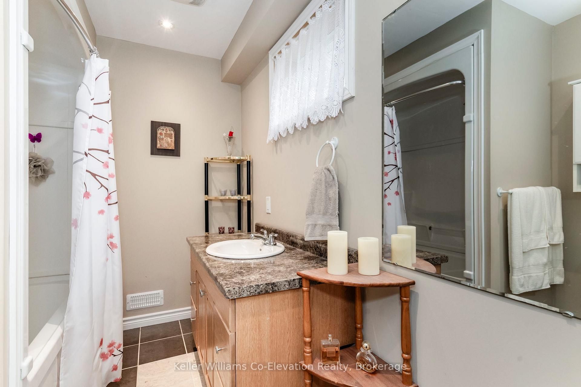 Photo 19 of 33 Allsop Crescent, Barrie, Holly — HOMEH