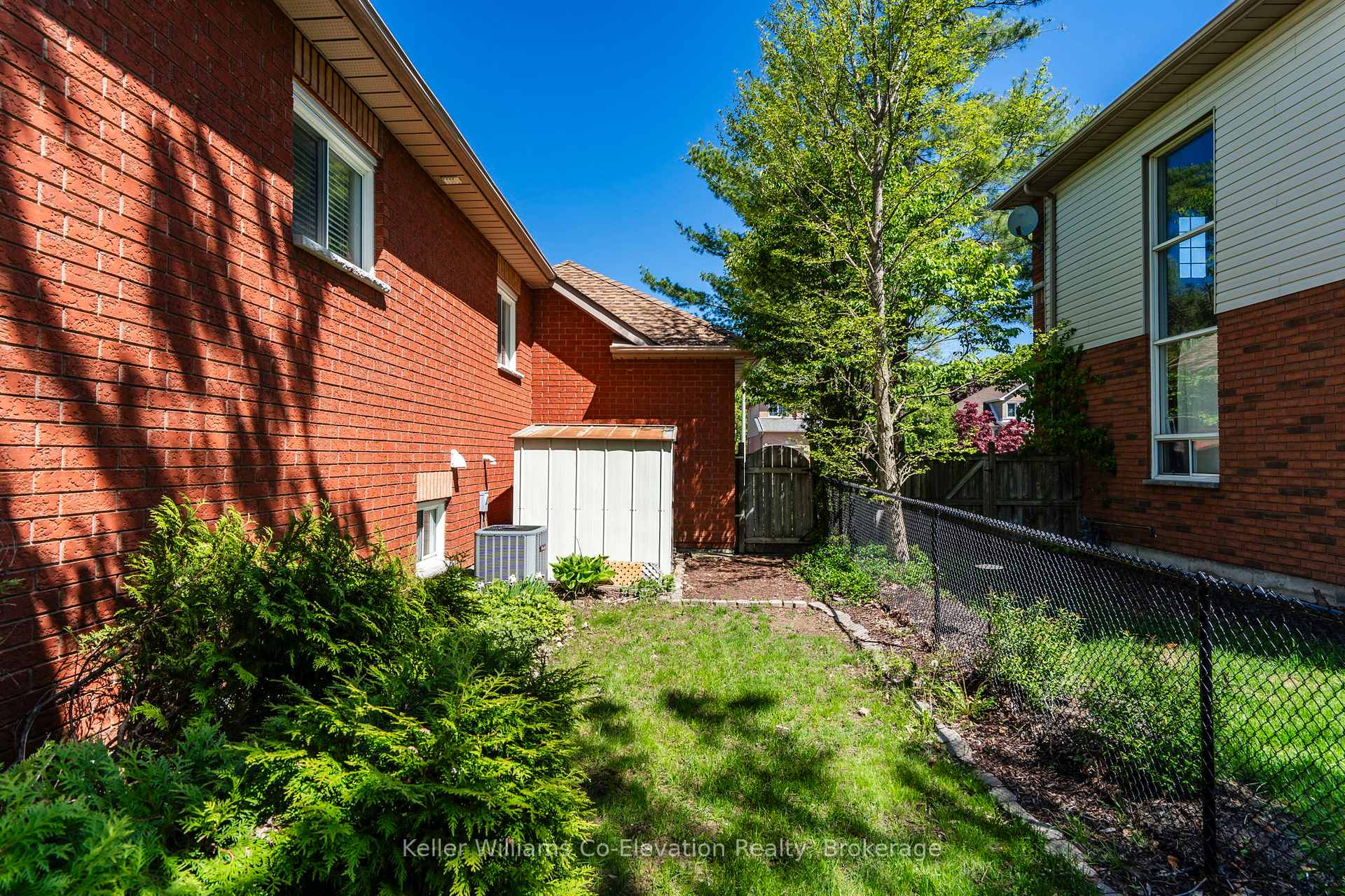Photo 24 of 33 Allsop Crescent, Barrie, Holly — HOMEH