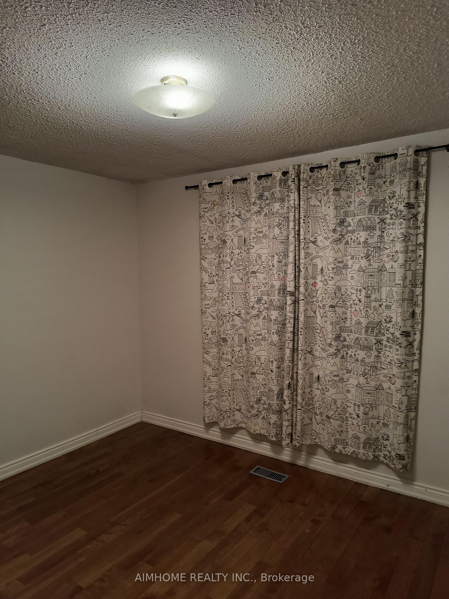Photo 10 of 68 Mentor Boulevard, North York, Hillcrest Village — HOMEH