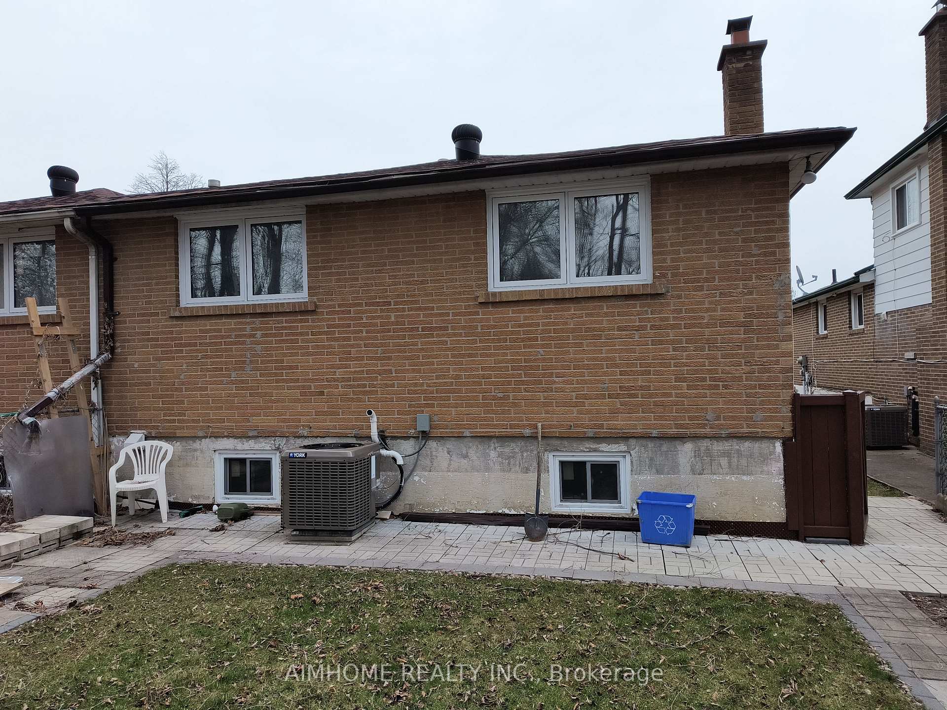 Photo 11 of 68 Mentor Boulevard, North York, Hillcrest Village — HOMEH