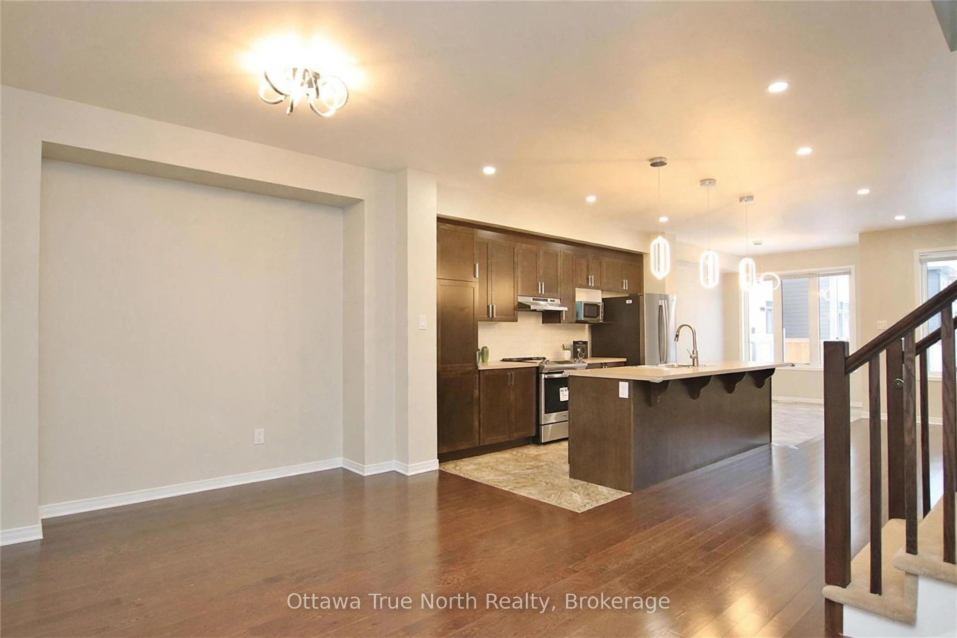 Photo 5 of 647 Gabriola Way, Ottawa, Kanata - Kanata Lakes/Heritage Hills — HOMEH
