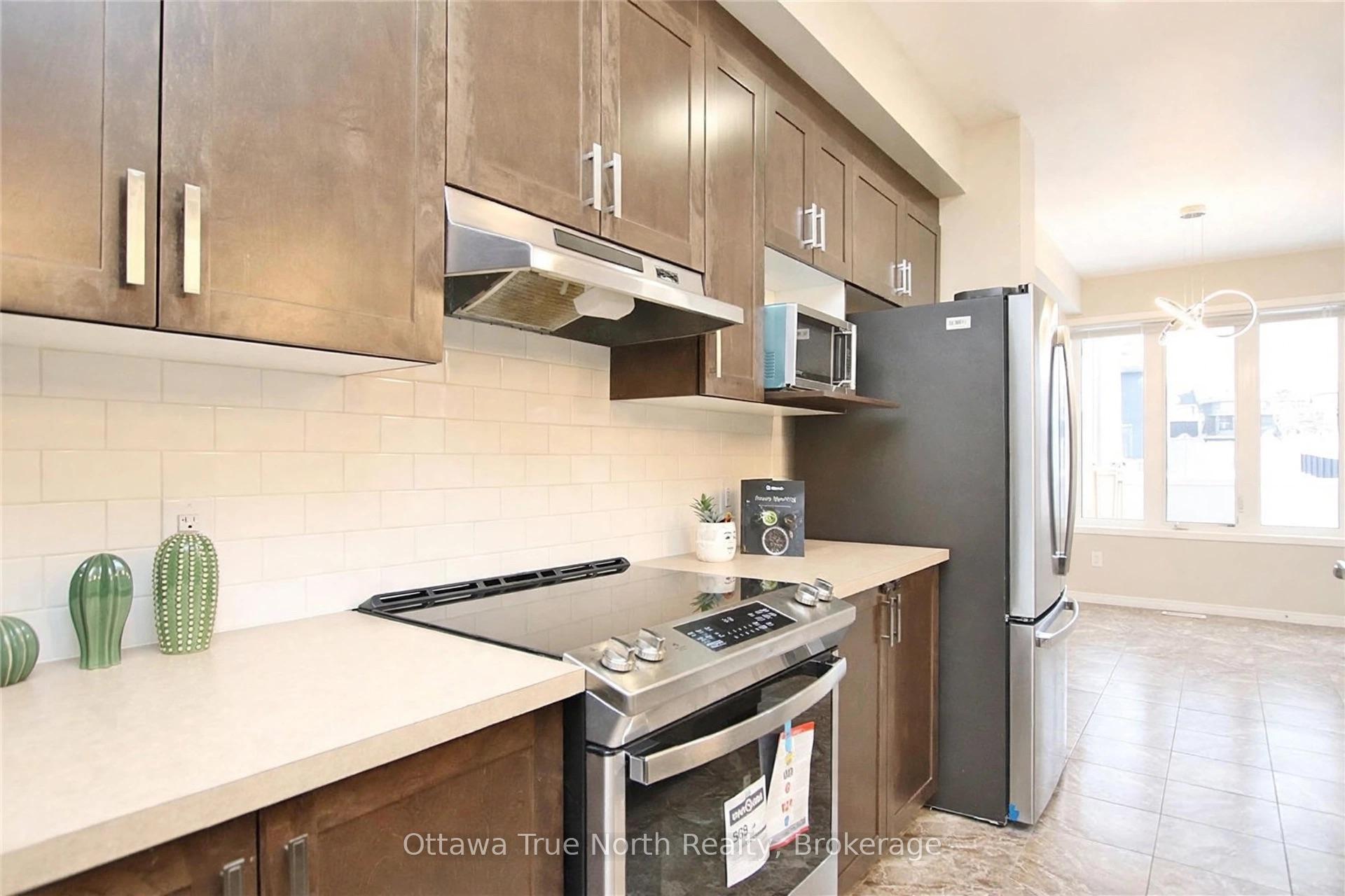 Photo 7 of 647 Gabriola Way, Ottawa, Kanata - Kanata Lakes/Heritage Hills — HOMEH
