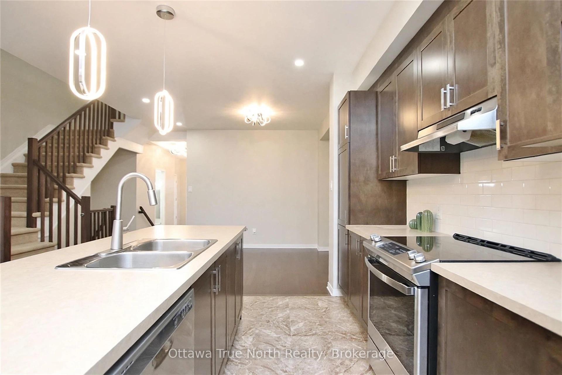 Photo 8 of 647 Gabriola Way, Ottawa, Kanata - Kanata Lakes/Heritage Hills — HOMEH