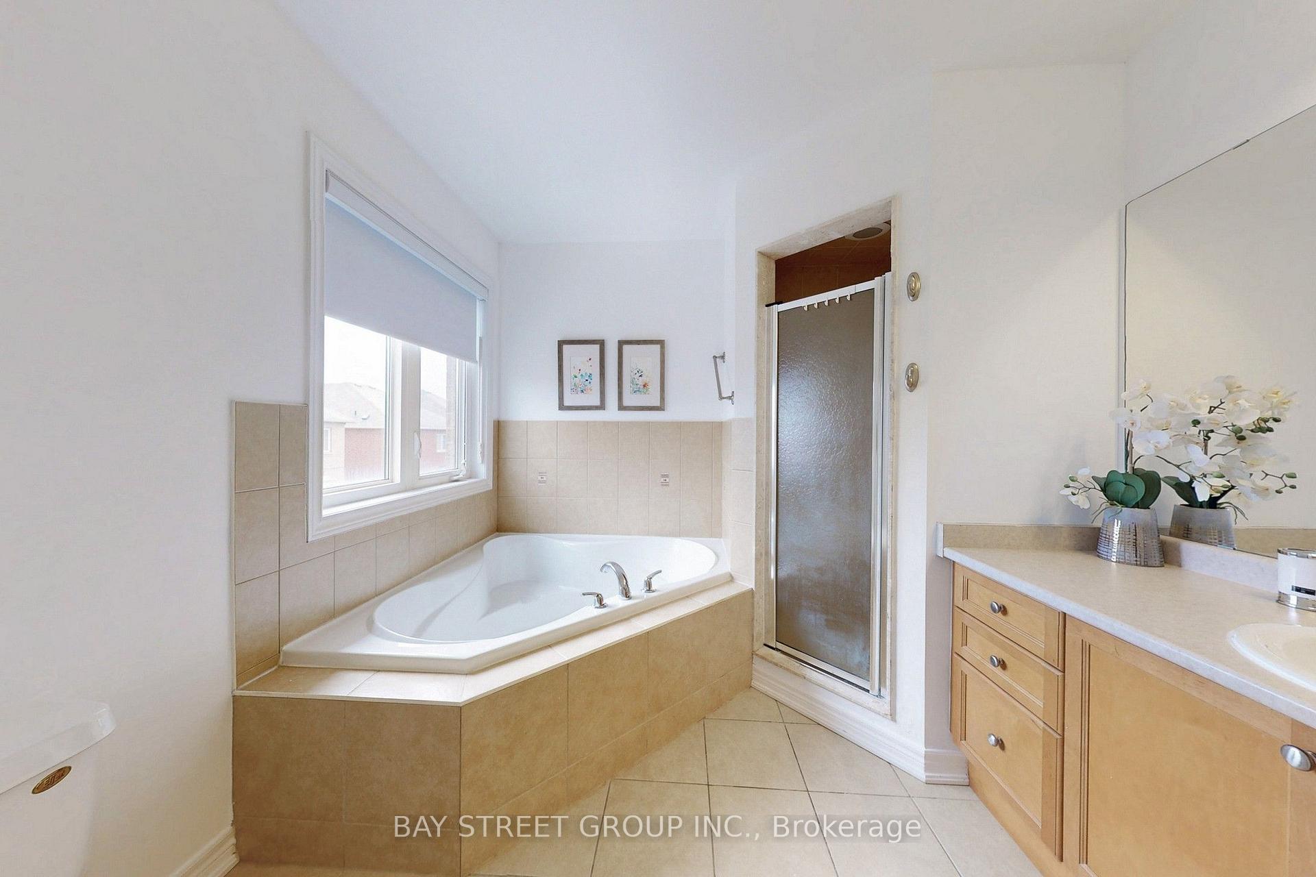 Photo 8 of 7 Tufo Avenue, Markham, Victoria Square — HOMEH