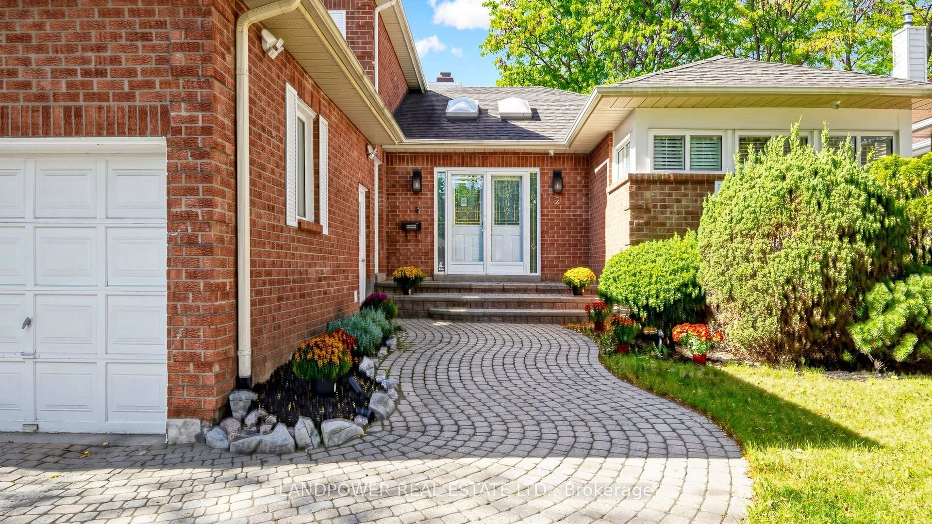Photo 2 of 2 Ambleside Crescent, Markham, Unionville — HOMEH
