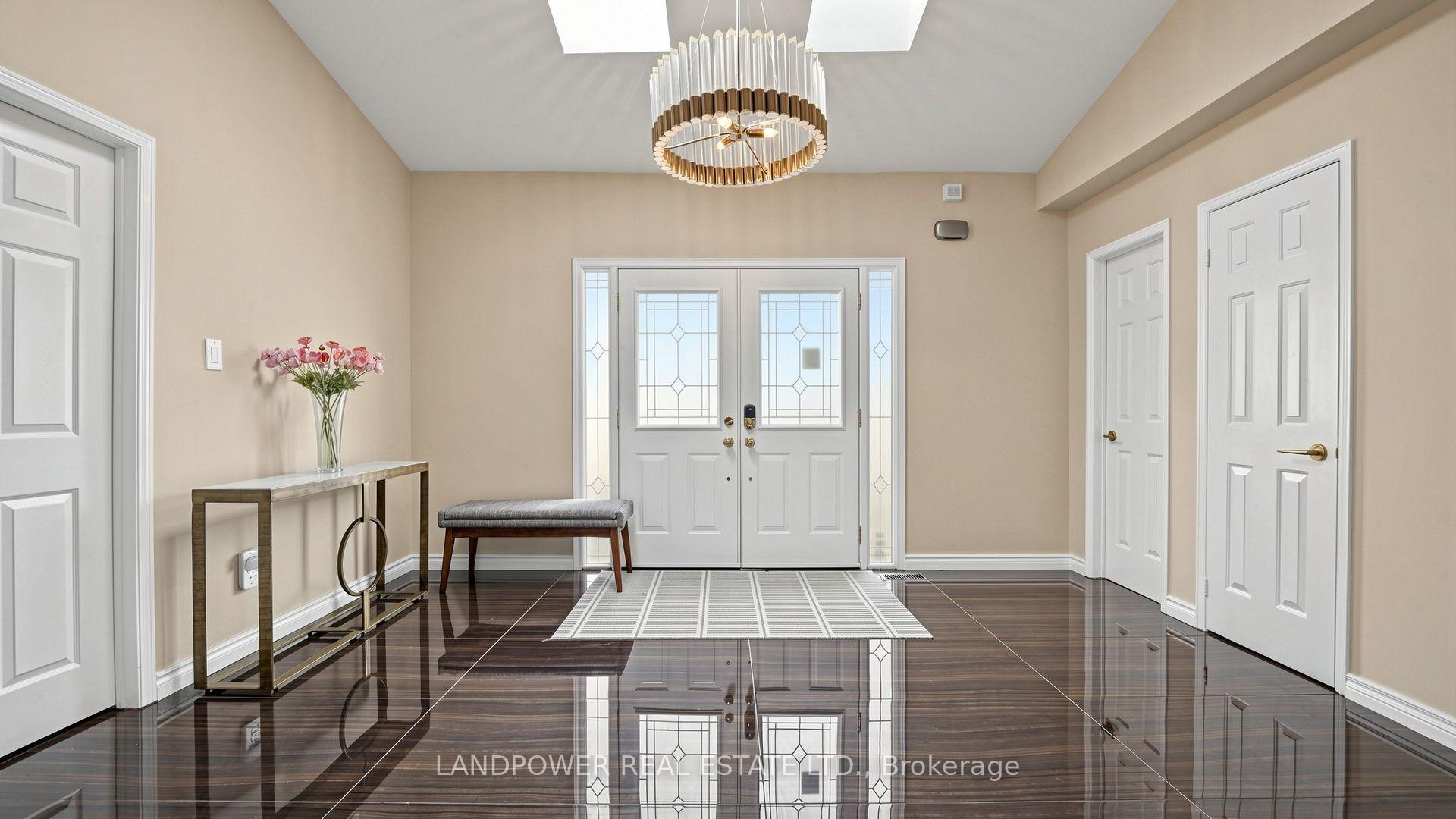 Photo 5 of 2 Ambleside Crescent, Markham, Unionville — HOMEH