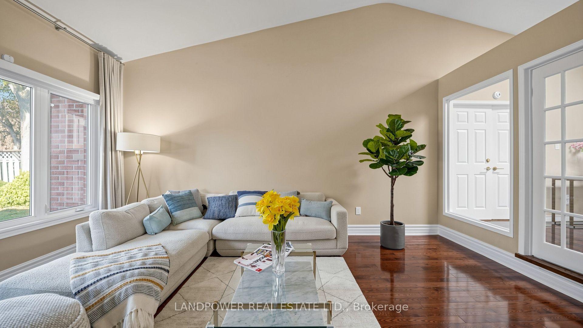 Photo 9 of 2 Ambleside Crescent, Markham, Unionville — HOMEH