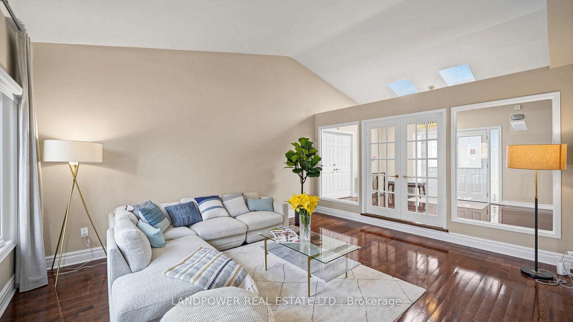 Photo 10 of 2 Ambleside Crescent, Markham, Unionville — HOMEH