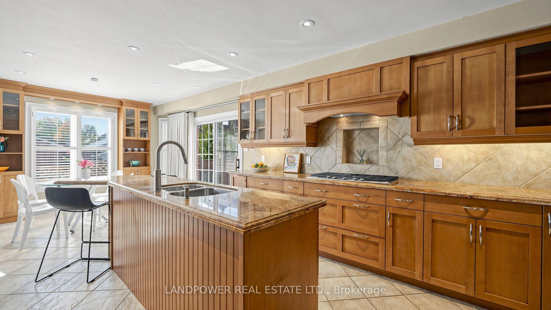 Photo 14 of 2 Ambleside Crescent, Markham, Unionville — HOMEH