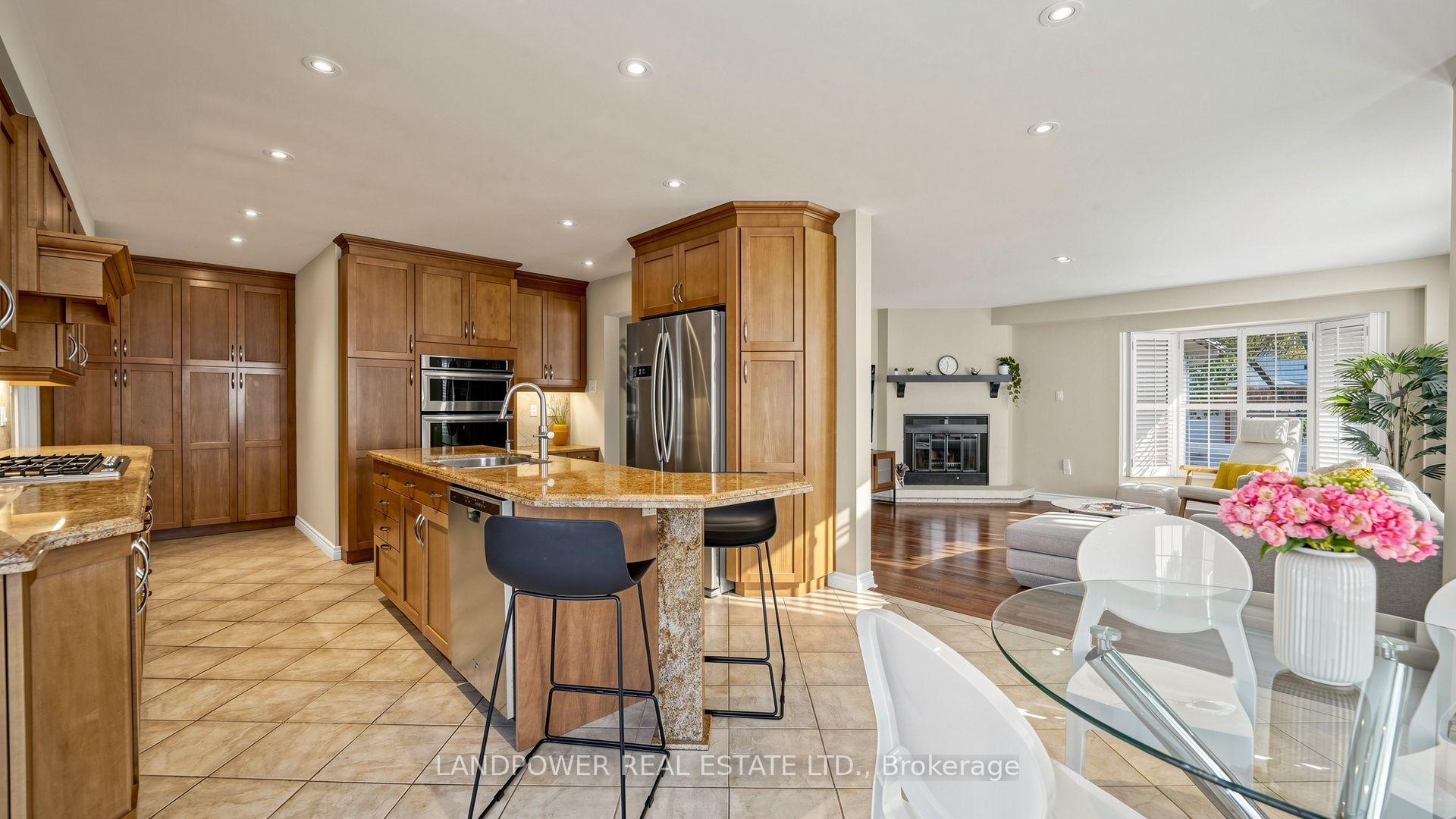 Photo 17 of 2 Ambleside Crescent, Markham, Unionville — HOMEH