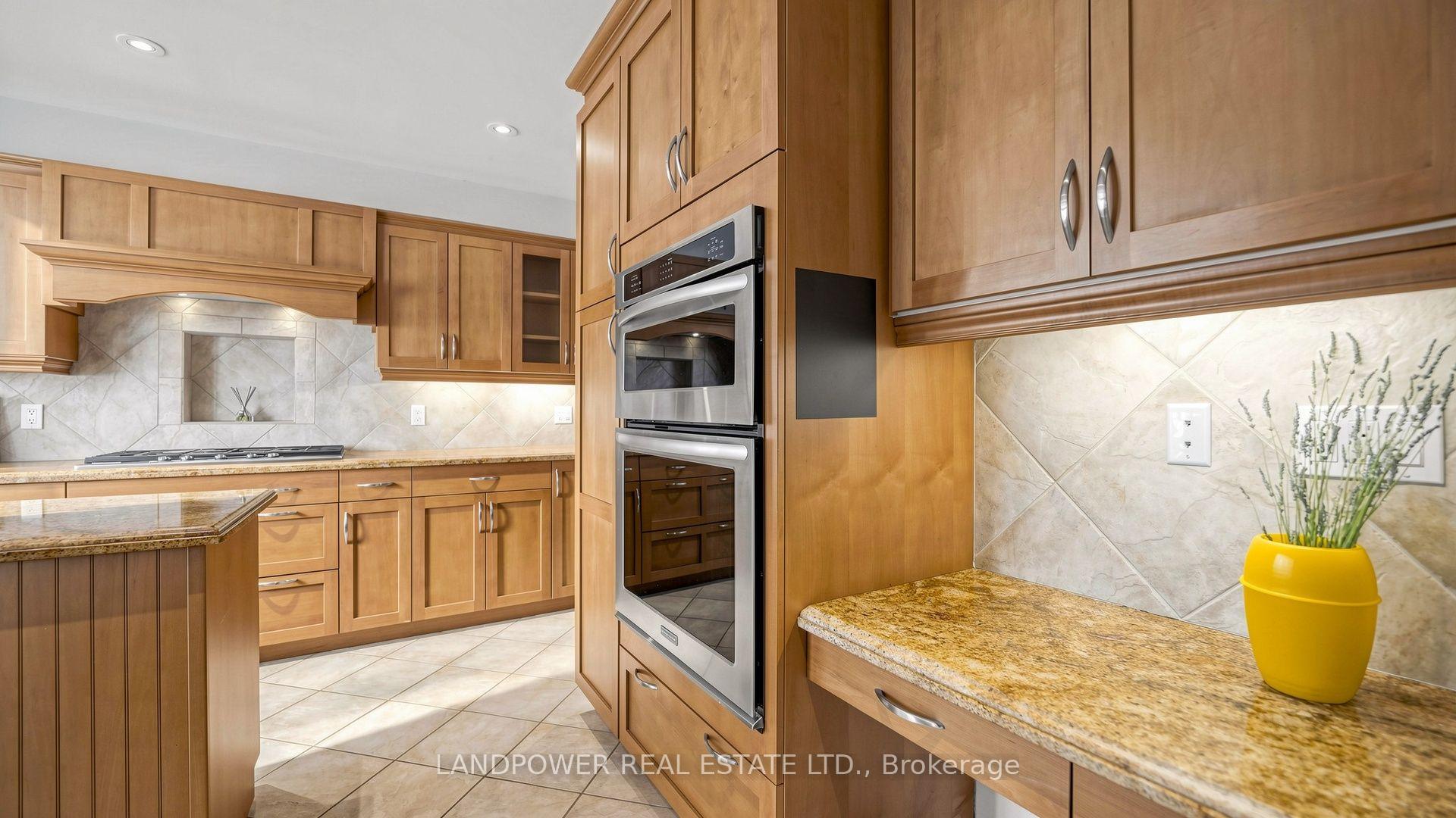 Photo 18 of 2 Ambleside Crescent, Markham, Unionville — HOMEH