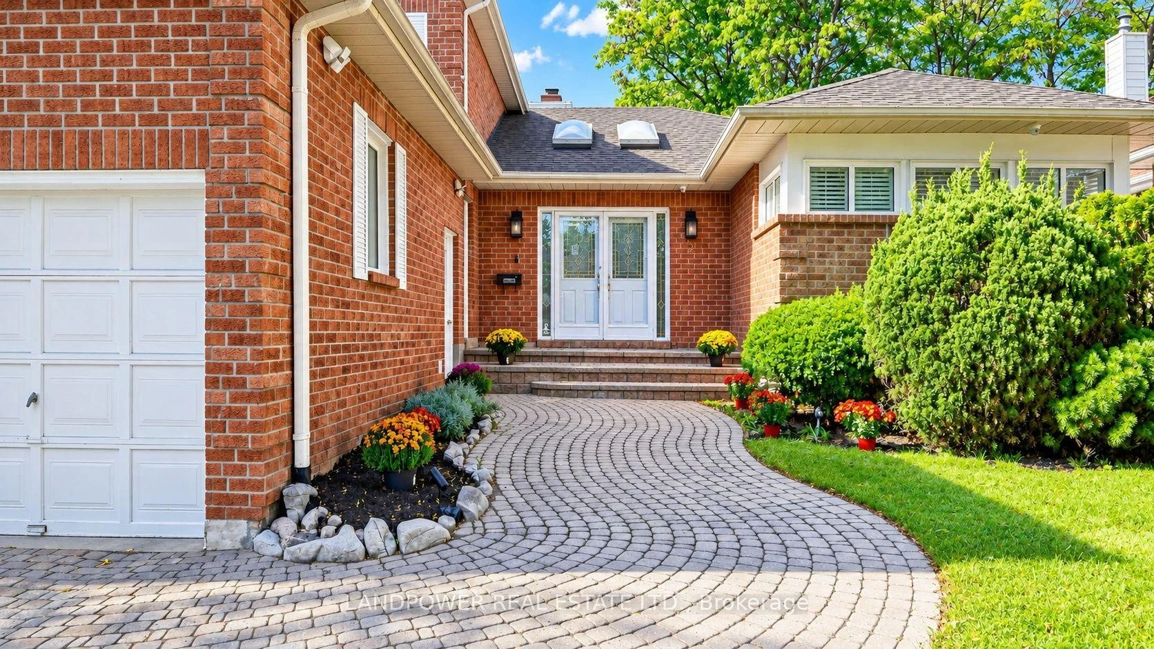 Photo 3 of 2 Ambleside Crescent, Markham, Unionville — HOMEH