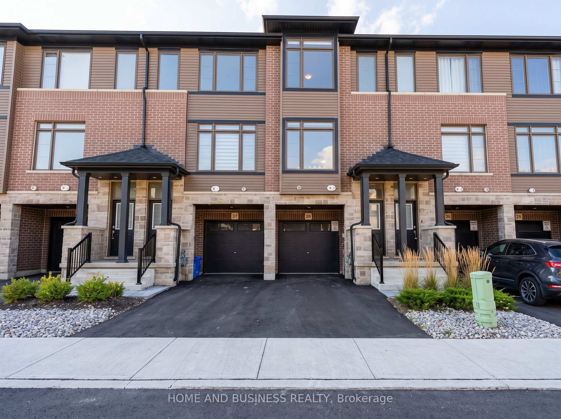 Photo 2 of Unit 36, 120 Court Drive, Brant, Paris — HOMEH