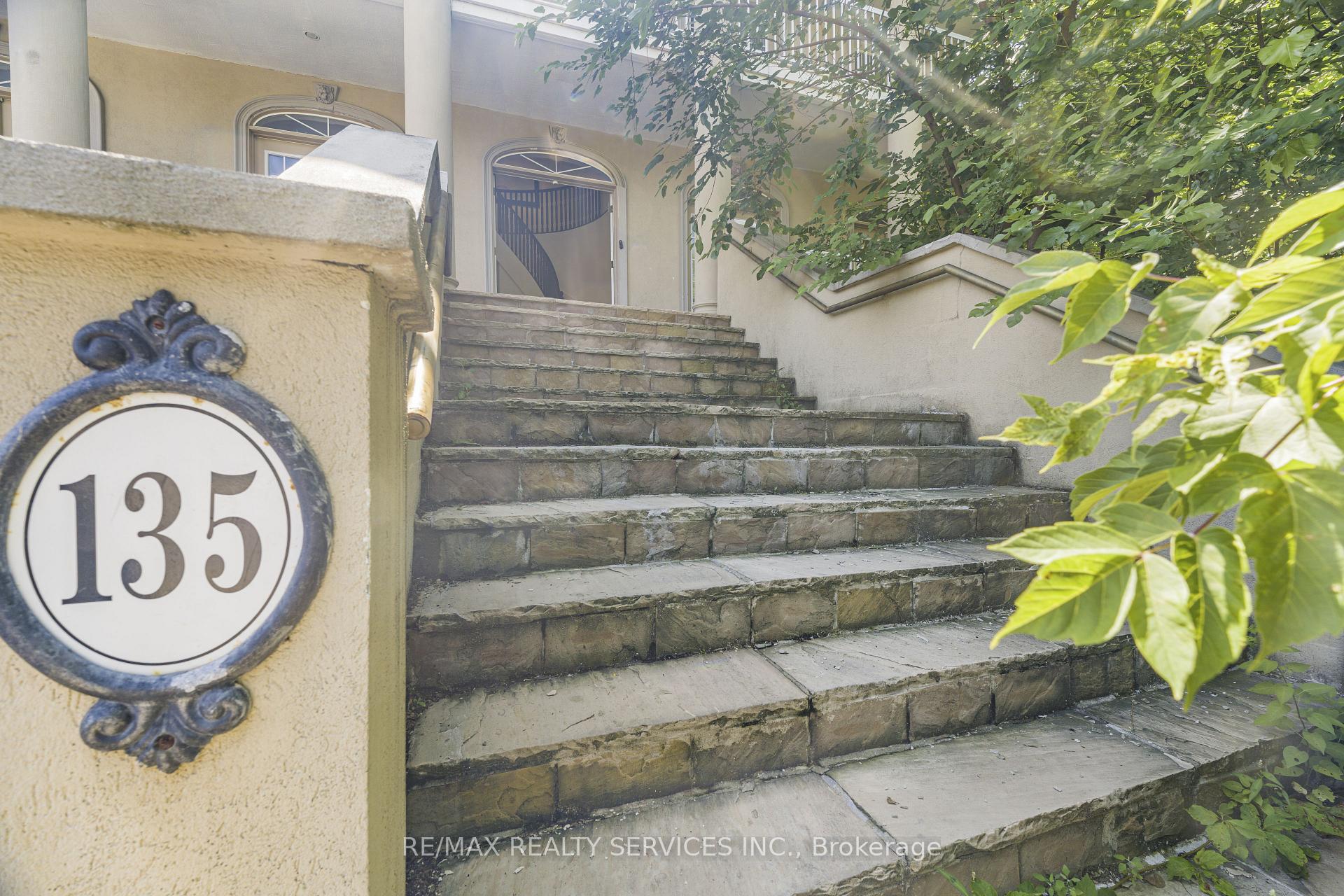 Photo 6 of 135 Spruce Avenue, Richmond Hill, South Richvale — HOMEH