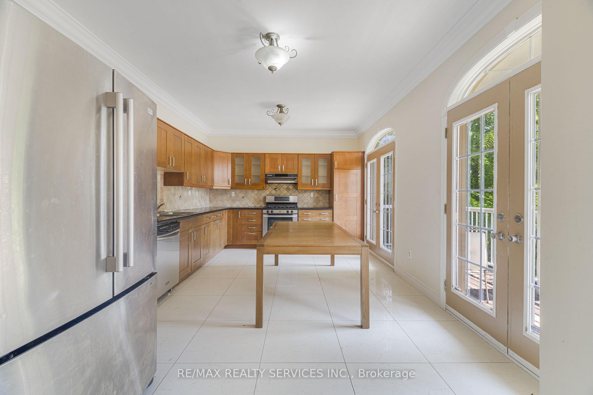 Photo 9 of 135 Spruce Avenue, Richmond Hill, South Richvale — HOMEH